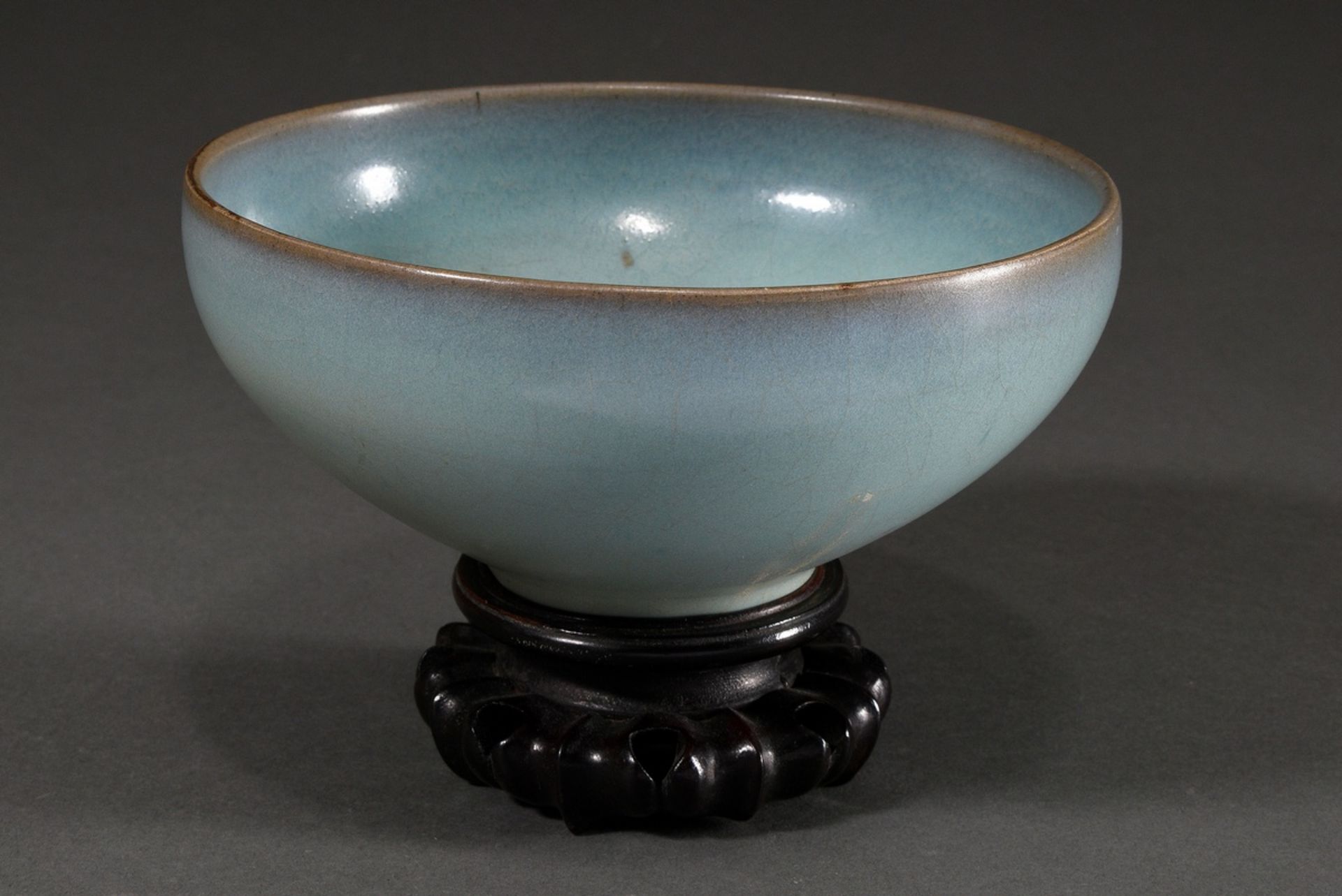 Yunyao ceramic bowl in Song style with pale blue glaze and flambé stain in violet in the wall, Chin