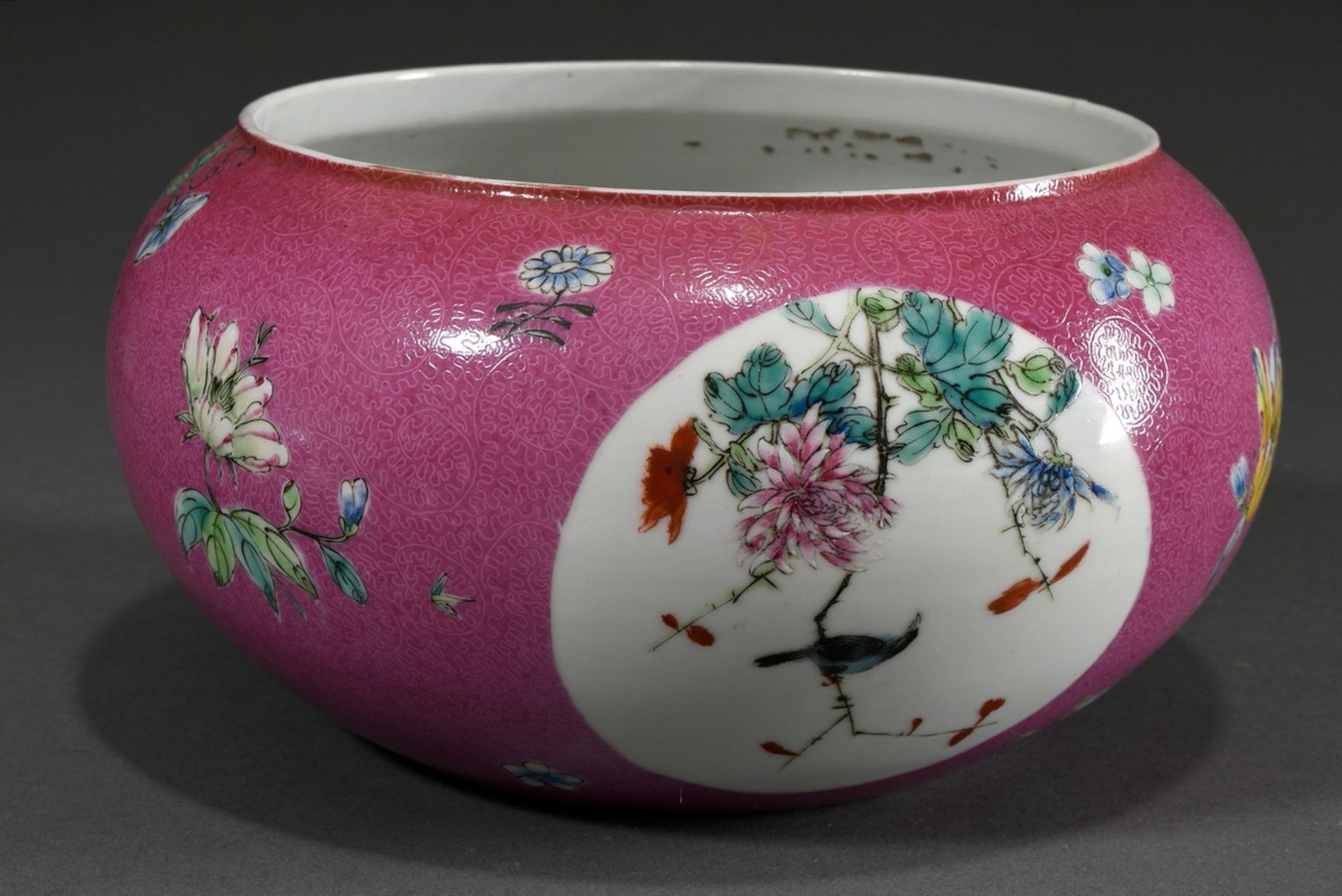 Chinese Famille Rose bowl with three round cartouches "Plants and Birds" on rosé sgraffito ground w - Image 2 of 7