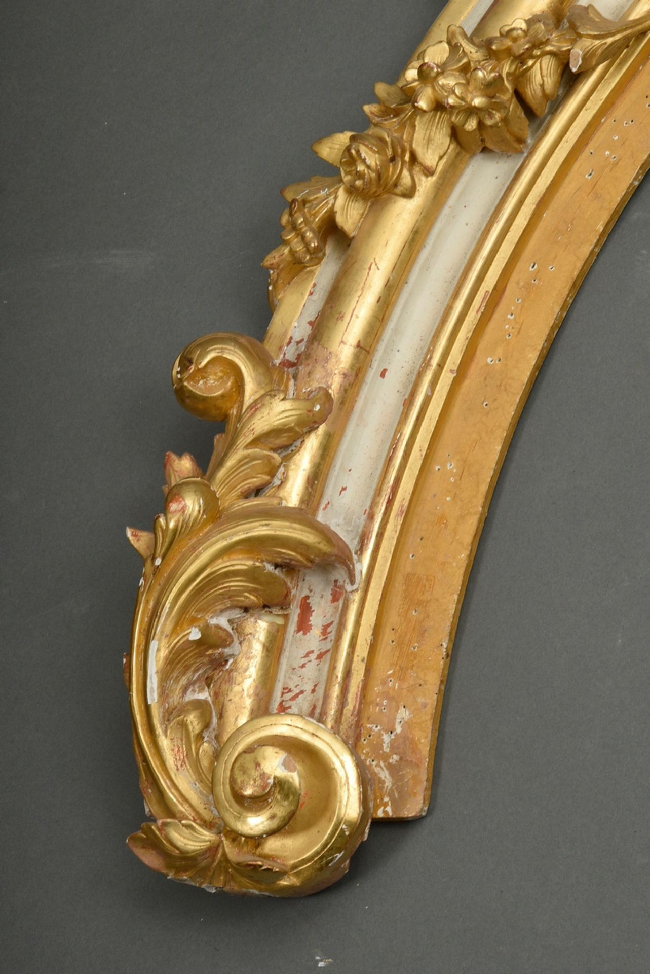 Large arched supraport with wrapped leaf and flower garland and central coat of arms cartouche, whi - Image 3 of 6