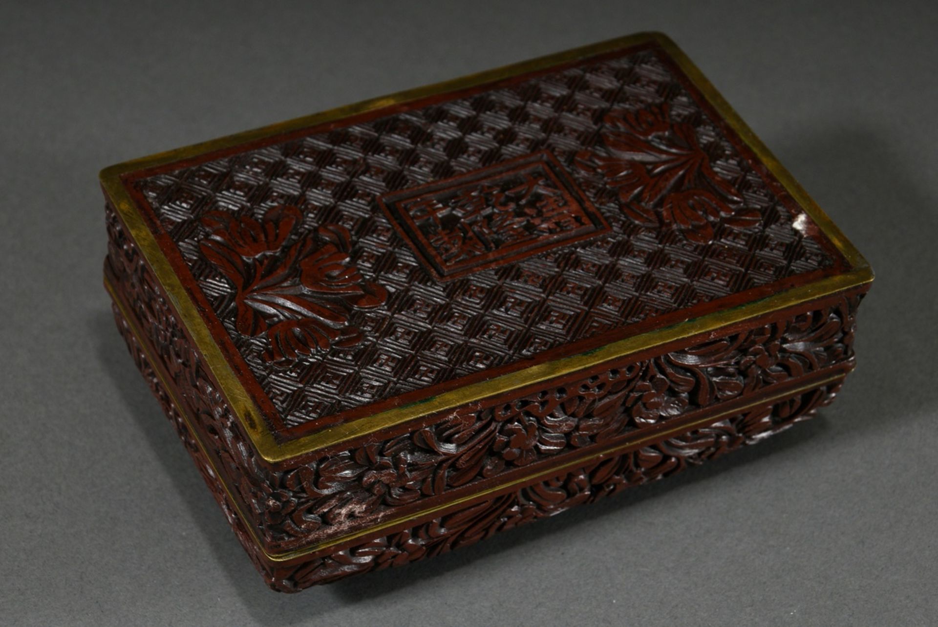 4 Various red carved lacquer objects: small round paper mache lidded box "Three playing children" ( - Image 18 of 19