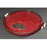 Rotes Art Deco Bakkelit Tablett mit Chrom Handhaben und Rand sowie eingelegten „Spielkarten“, um 19