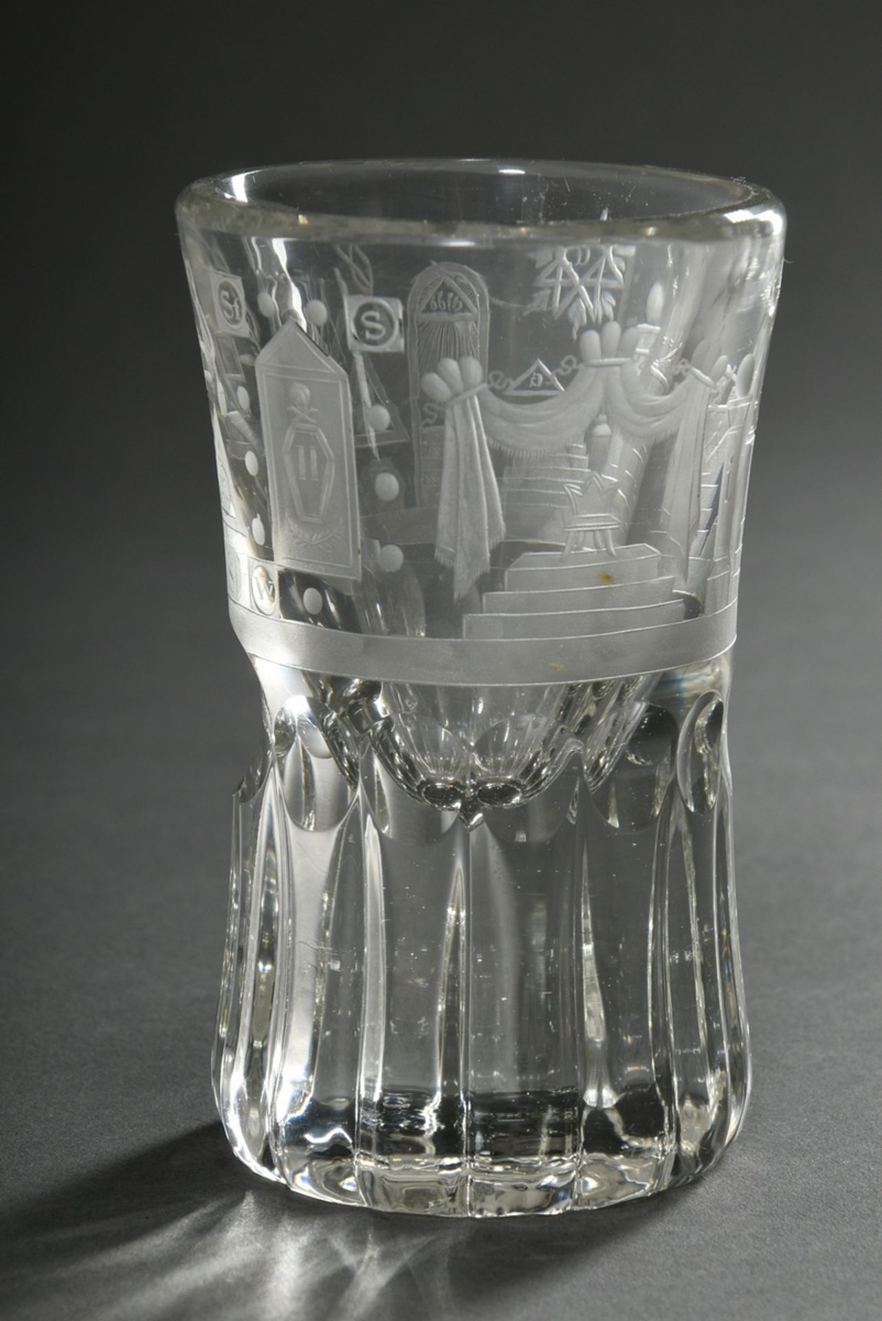 Thick-walled masonic glass with dedication inscription and rich symbol cut, lower wall with concave - Image 3 of 8