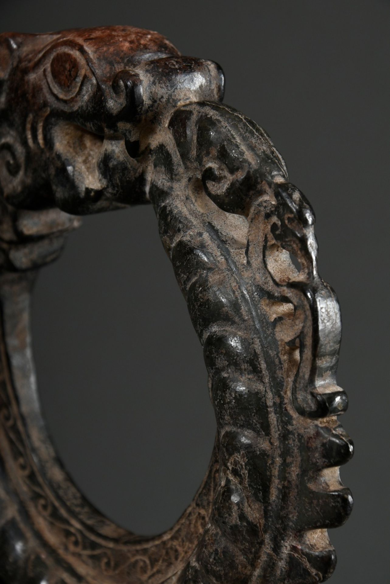 Dark jade carving "Round-laid dragon", powerfully stylised with jagged back and scales, wooden stan - Image 4 of 6