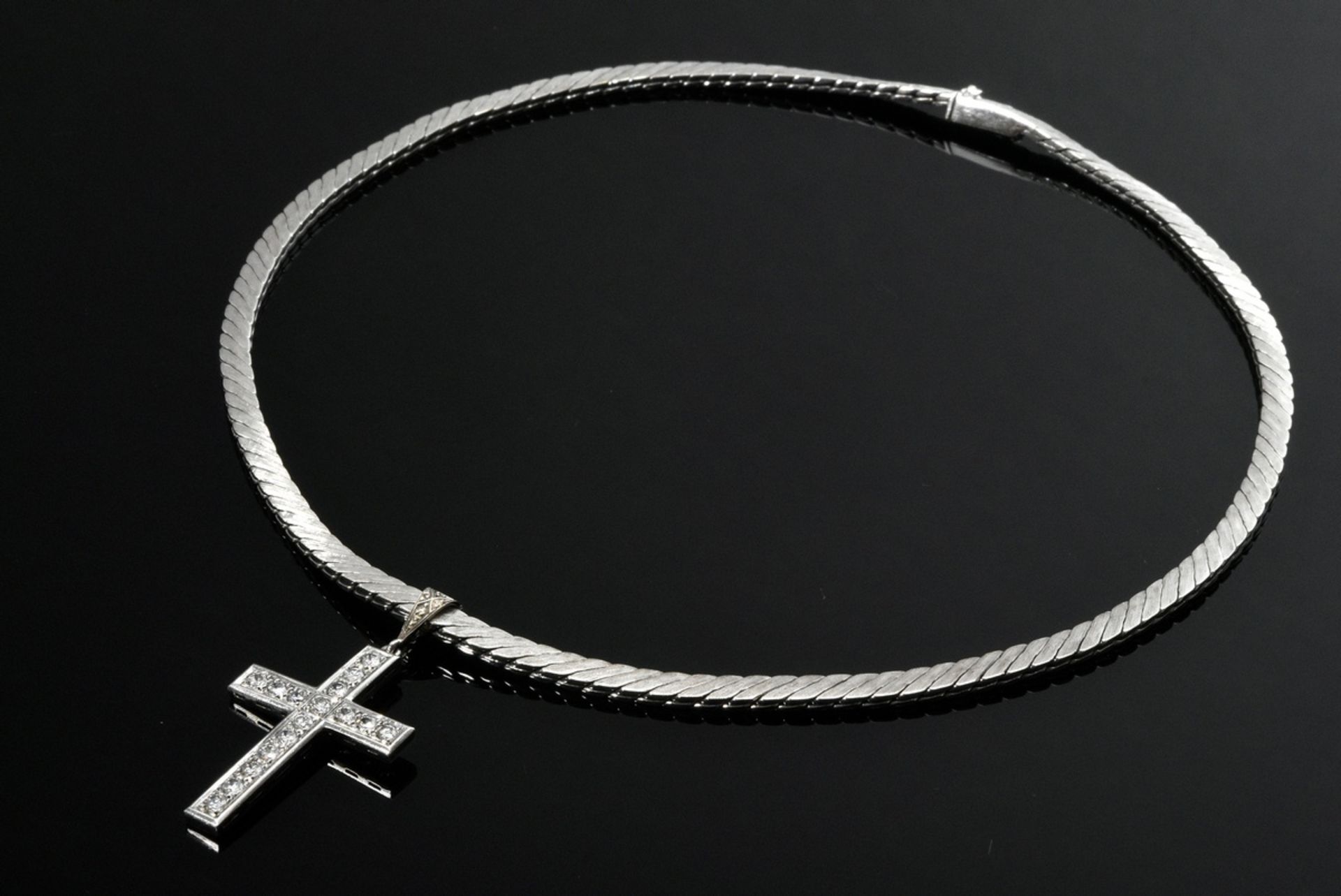 Wide satin white gold 585 necklace (42g, l. 42,3cm) with brilliant cut diamond "cross" pendant clip - Image 3 of 3