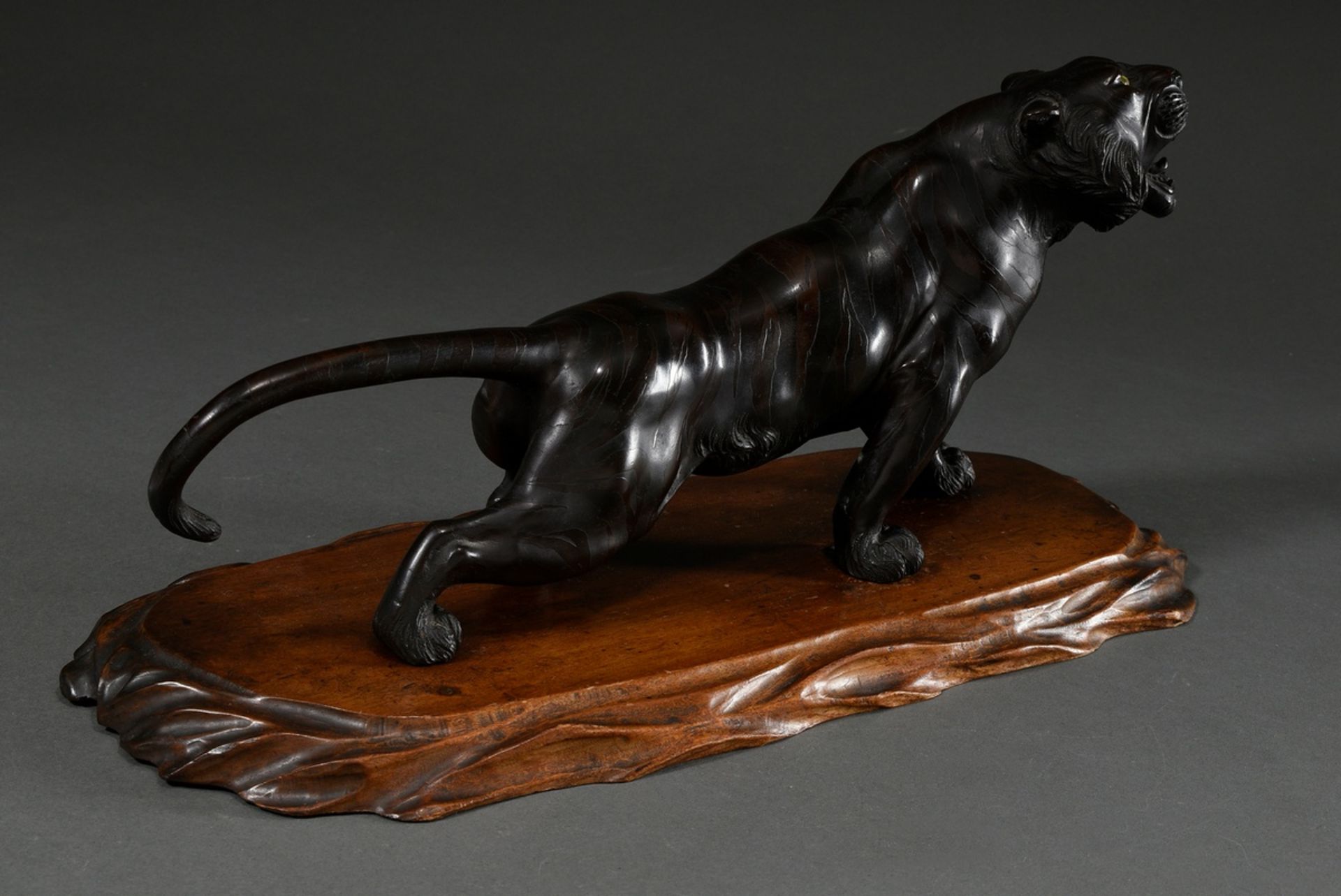 Genryusai Seiya "Roaring Tiger", bronze with yellow glass eyes on wooden base, on the belly signed: - Image 4 of 8