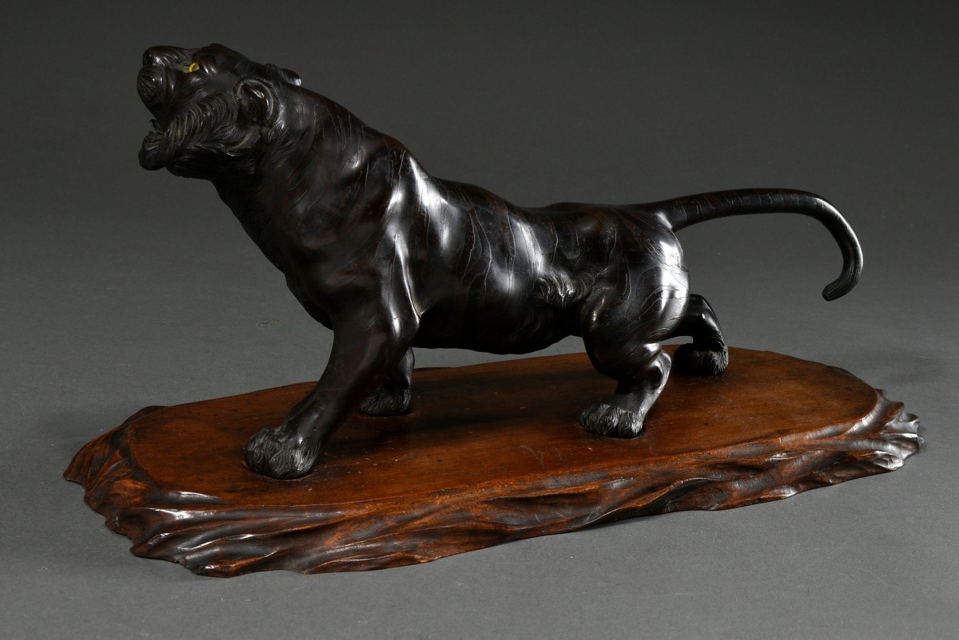 Genryusai Seiya "Roaring Tiger", bronze with yellow glass eyes on wooden base, on the belly signed: - Image 3 of 8