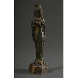 Kleine Statuette "Weibliche ägyptische Gottheit", Bronze mit grünlicher Patina, auf Marmorsockel mo