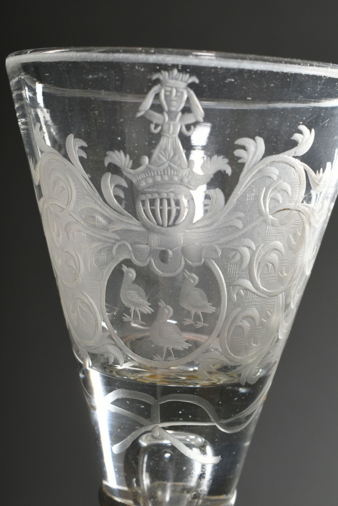 Baroque goblet glass with cut coat of arms "Three quails under a crest with figural crowning", 18th - Image 2 of 4