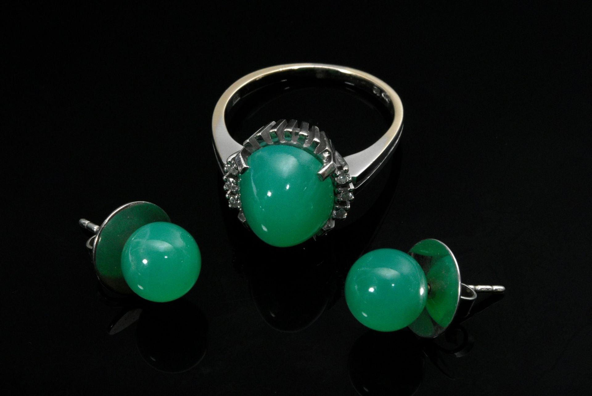 4 Various pieces of chrysoprase jewelry: double row necklace with gold plated silver 835 clasp (91, - Image 4 of 4