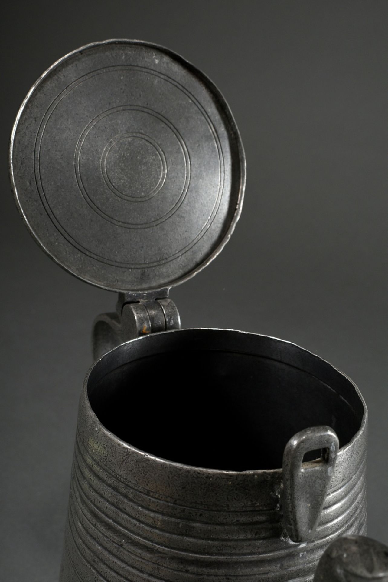 Conical pewter harvesting jug with grooved decoration, zoomorphic spout and sliding closure on the - Image 4 of 6