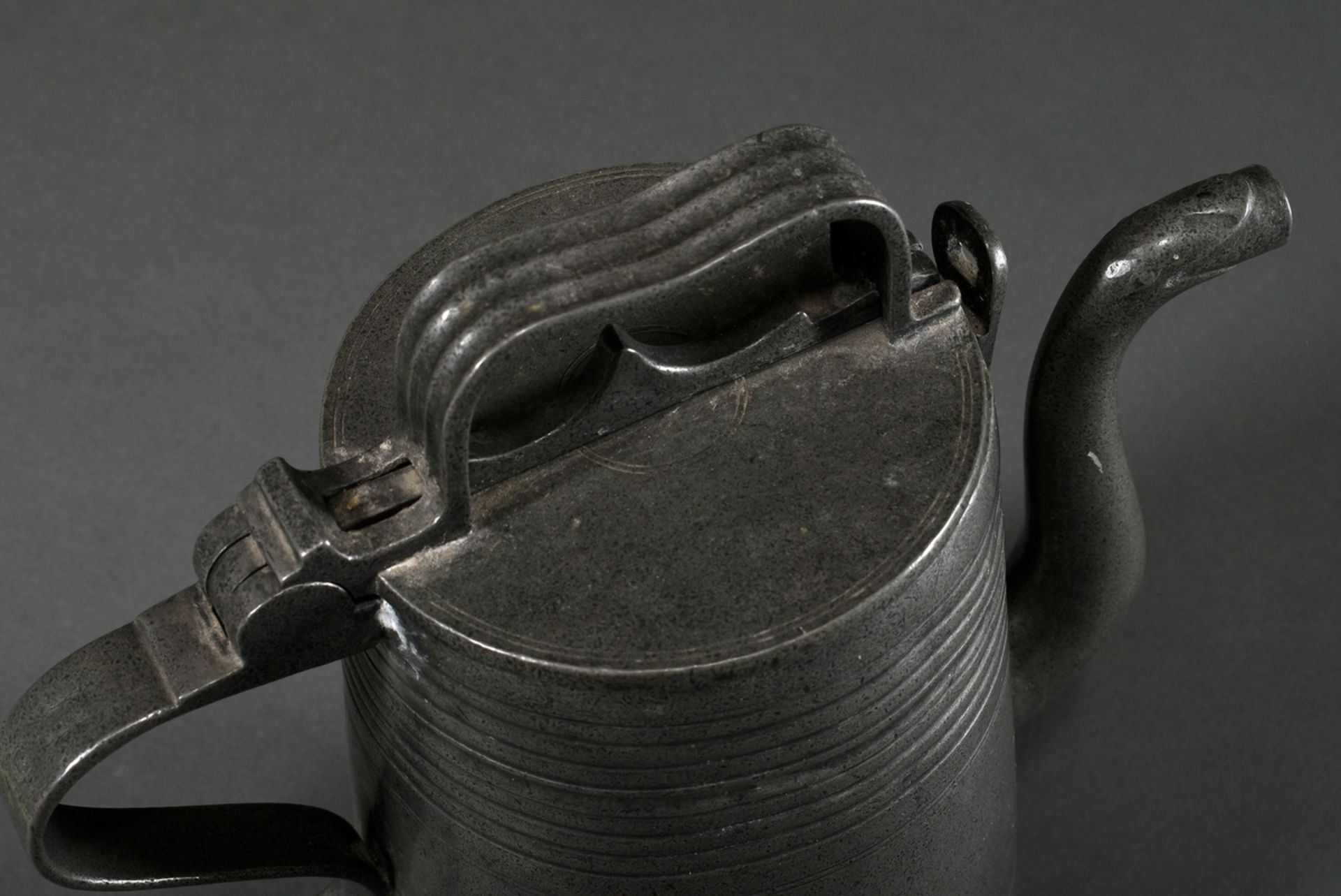 Conical pewter harvesting jug with grooved decoration, zoomorphic spout and sliding closure on the - Image 3 of 6