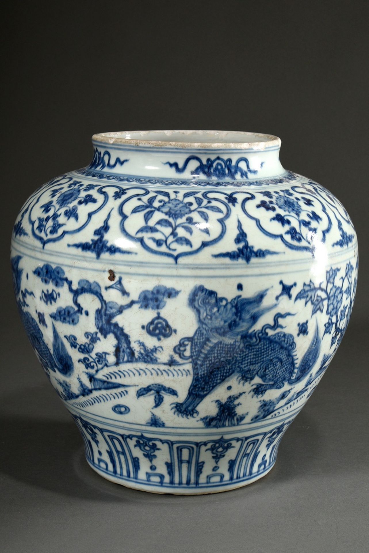 Large Guan pot in the Ming style of the 15th c. with blue painting "fabulous animals", cartouches w