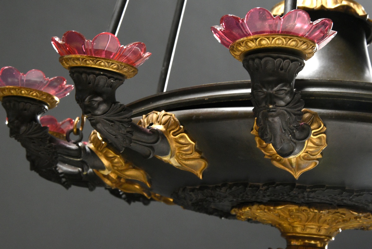 Large 12-flame Empire bronze ceiling chandelier with fire-gilded leaf friezes and bearded mascarons - Image 7 of 9