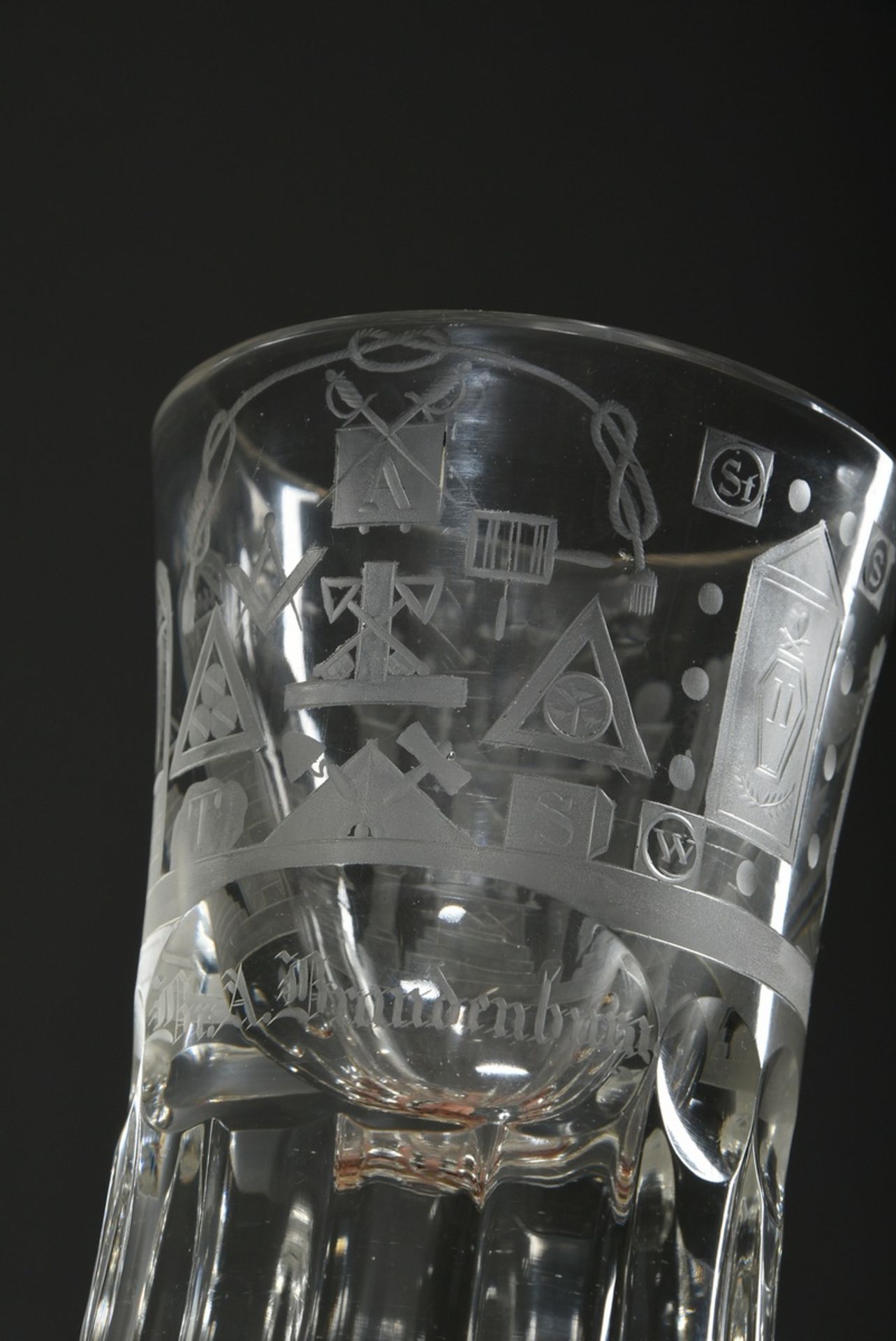 Thick-walled masonic glass with dedication inscription and rich symbol cut, lower wall with concave - Image 7 of 8