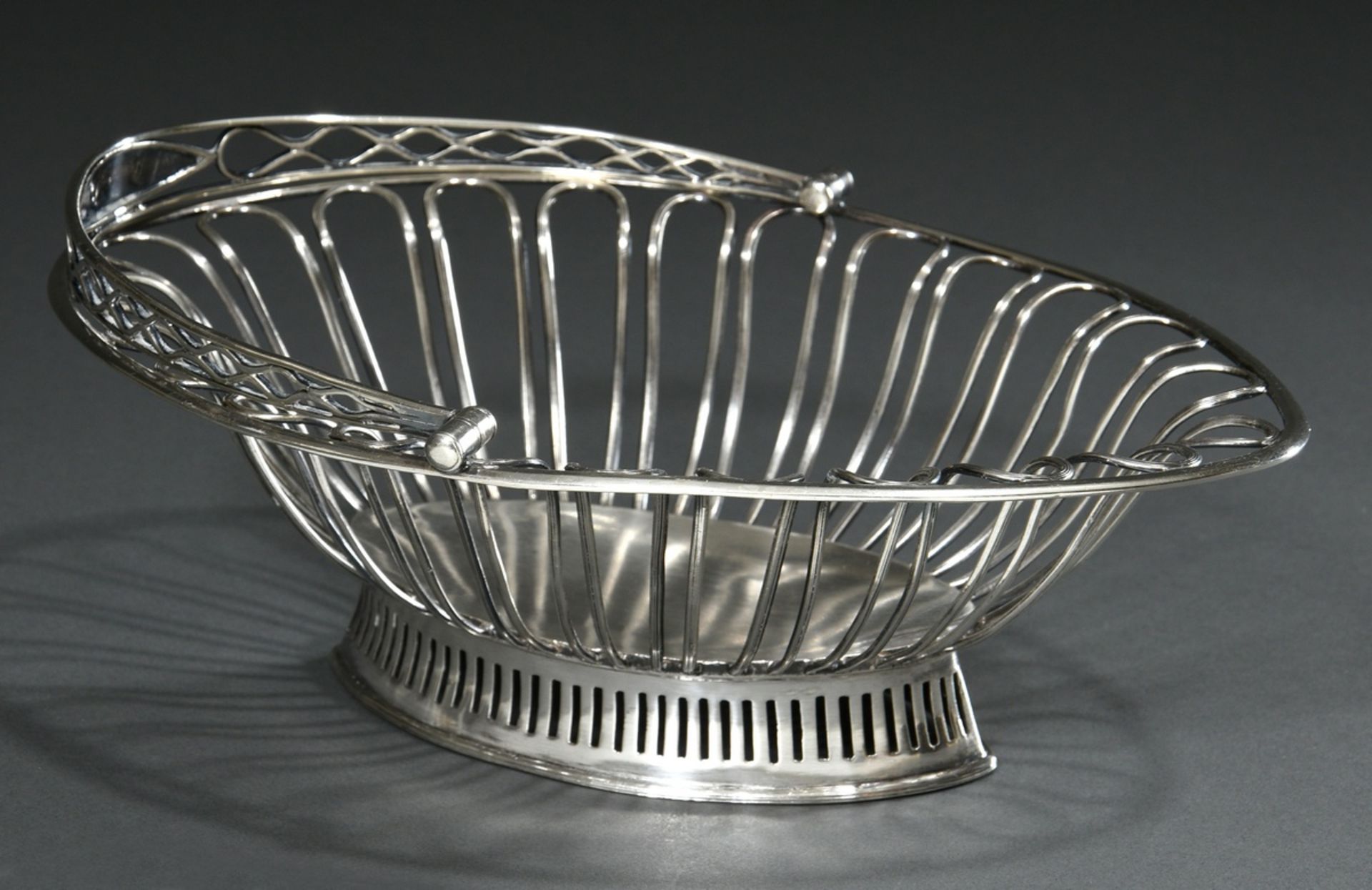 Classic silver basket with openwork hinged handle in simple façon, early 19th century, MM: B in dou - Image 3 of 5