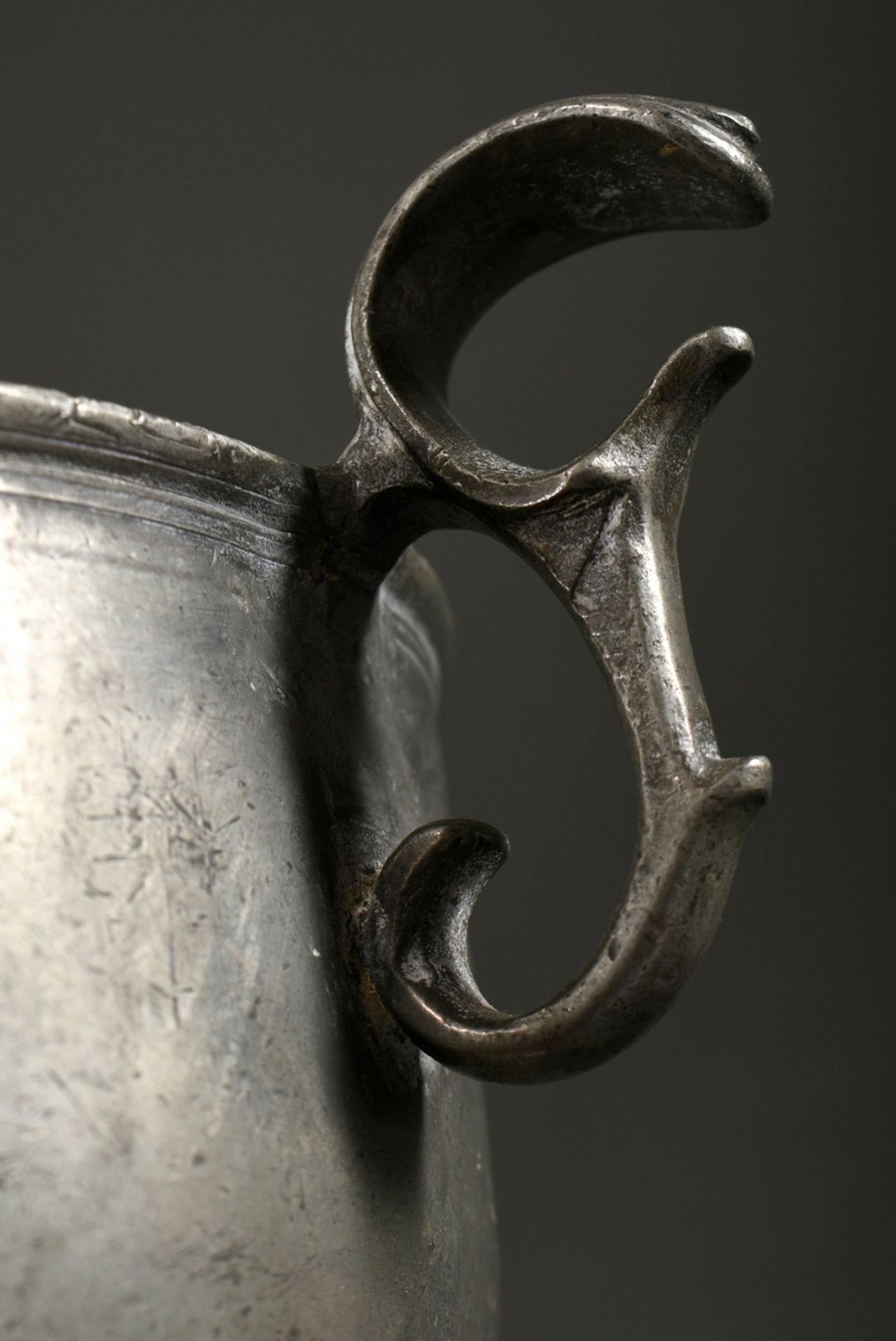 North German pewter bowl with handle on round foot with monogram engraving "C.W. 1784", probably fo - Image 3 of 6