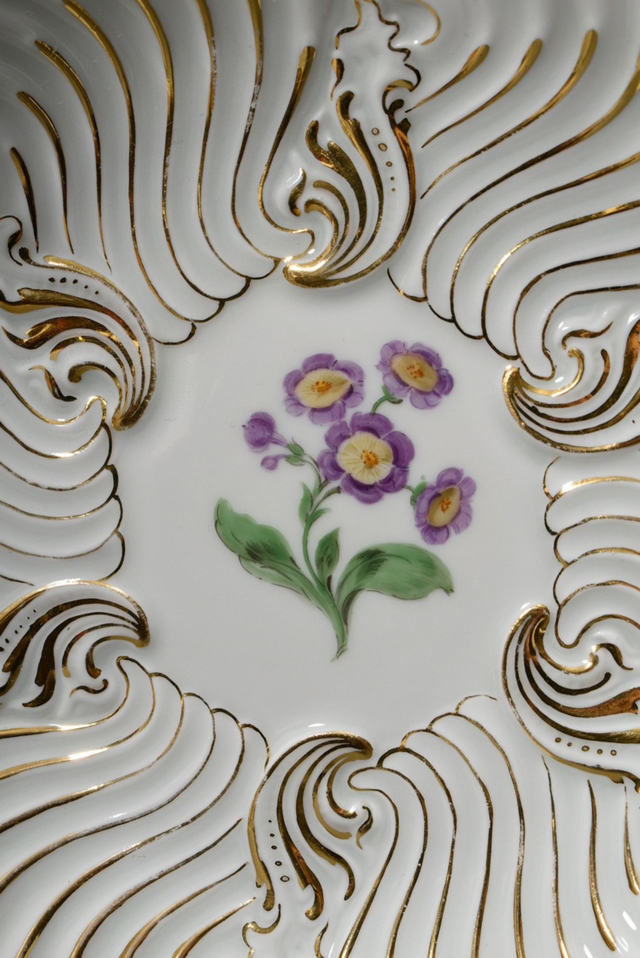 Meissen ceremonial bowl with gilded "bulrush and shell" relief and polychrome painted "primrose" in - Image 4 of 5