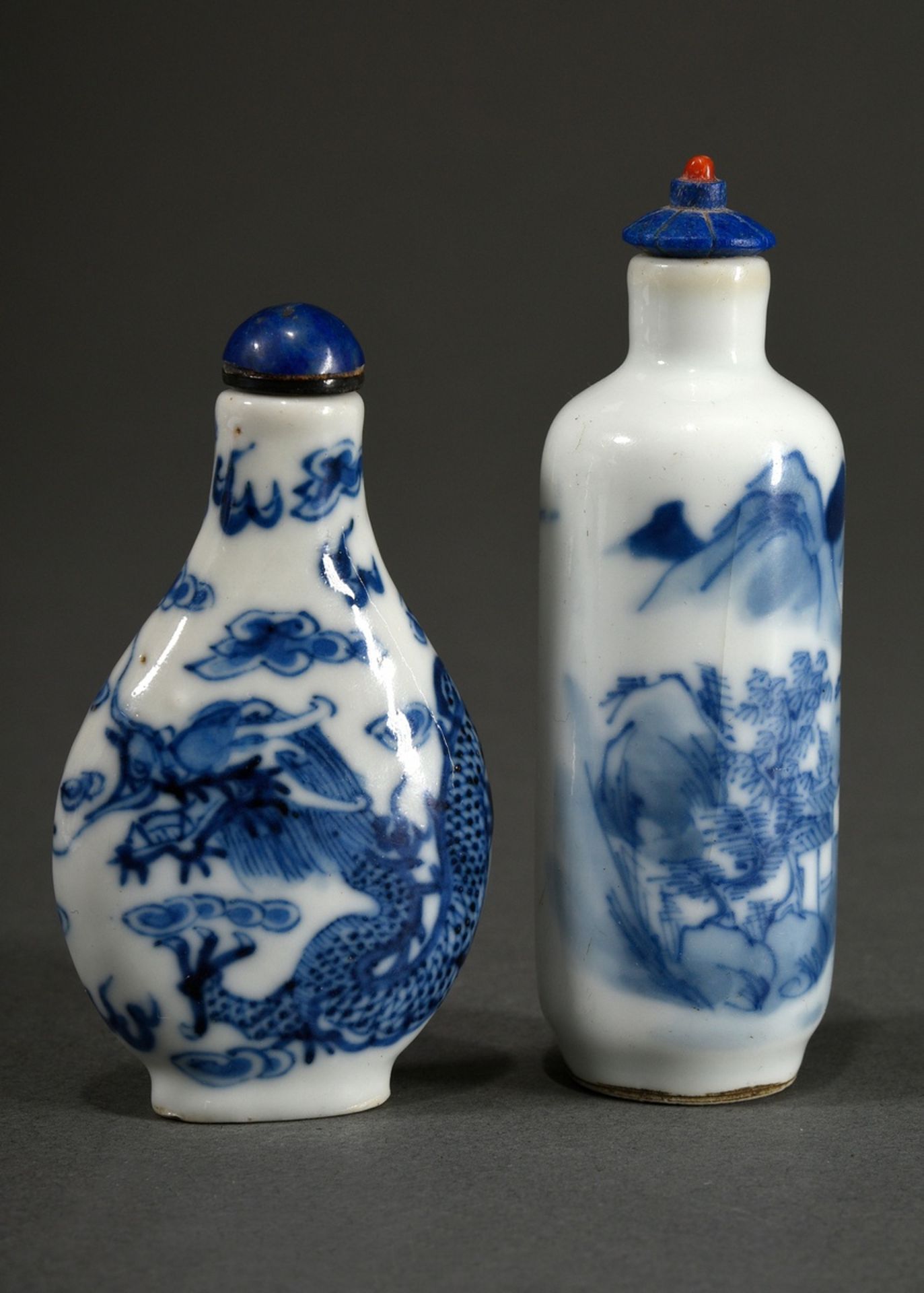 2 Diverse Porzellan Snuffbottles mit Blaumalerei Dekor, China 19.Jh.: "Angler in Flußlandschaft vor