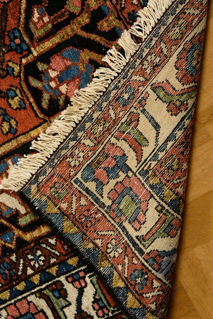 Heriz carpet in an unusual format, wool/cotton, early 20th c., 286x156cm, partial pile loss - Image 6 of 7