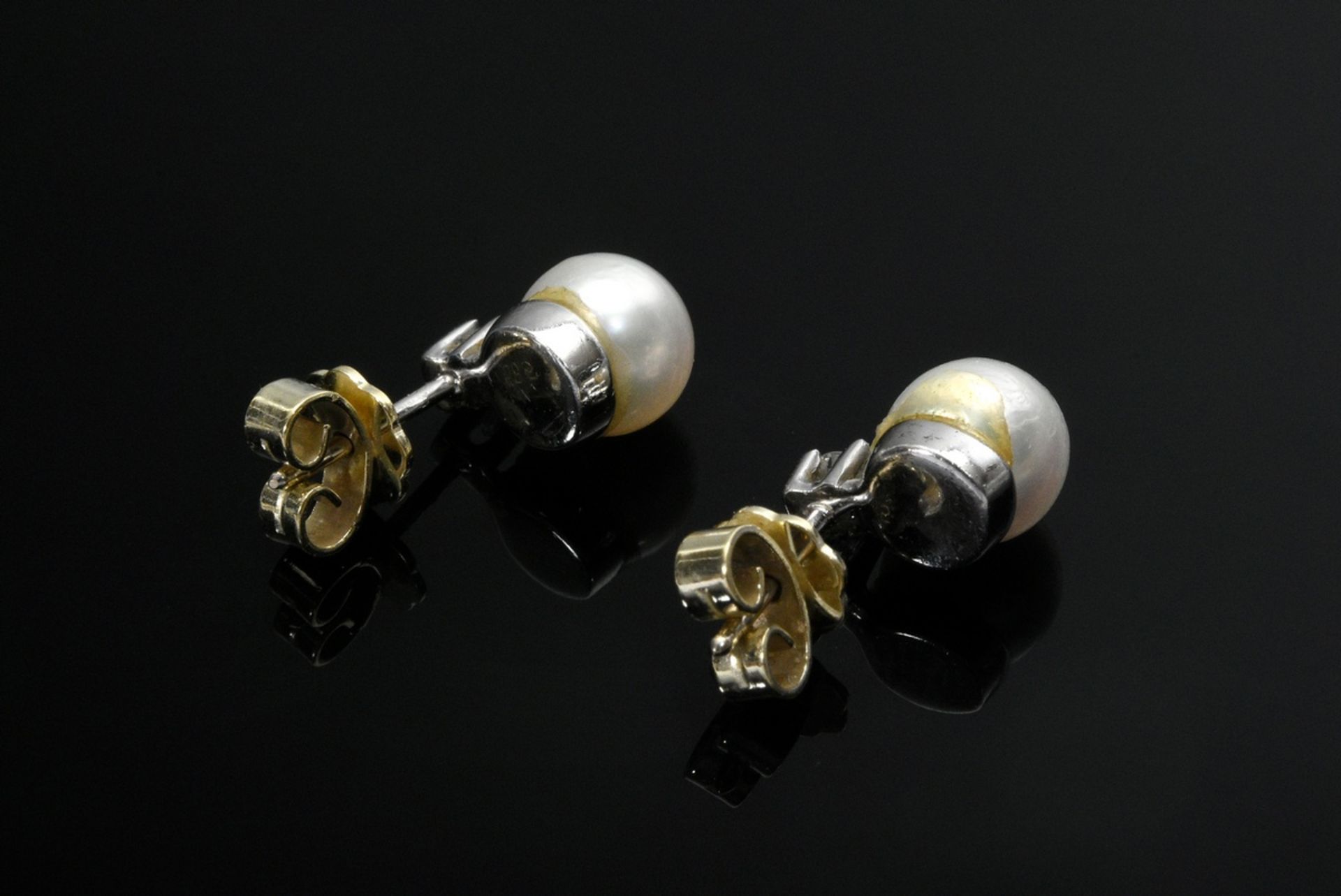 Paar Weiß- und Gelbgold 585 Ohrstecker mit Zuchtperlen (Ø 7mm) und Brillanten (zus. ca. 0.10ct/SI/W - Bild 2 aus 2