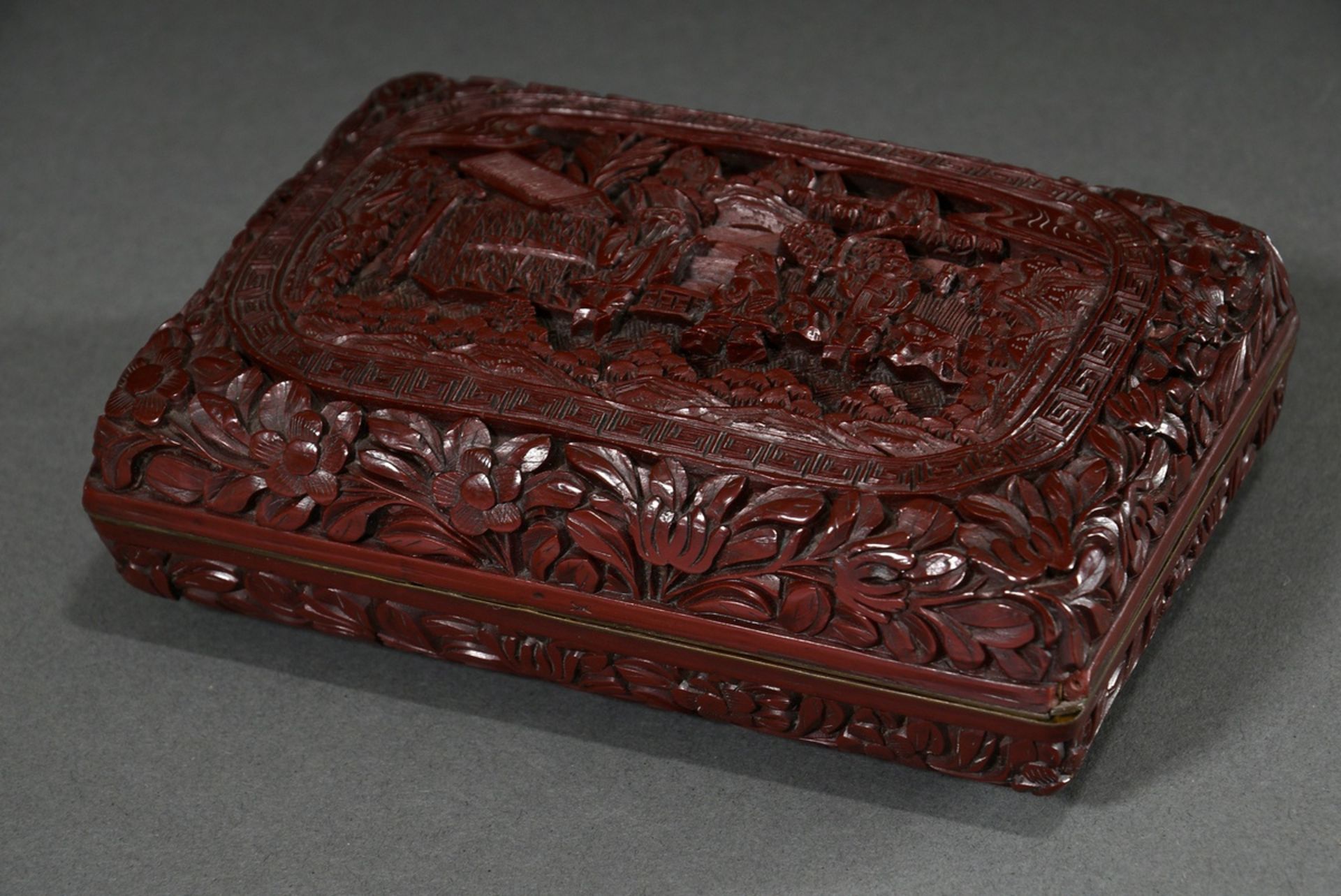 4 Various red carved lacquer objects: small round paper mache lidded box "Three playing children" ( - Image 12 of 19