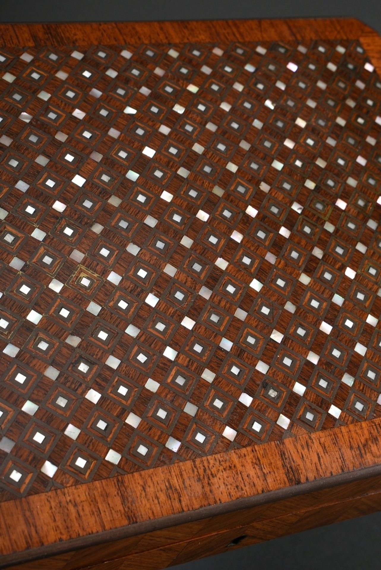 Flat box with bevelled corners and removable interior of 4 divided bowls, mahogany and rosewood ven - Image 3 of 4