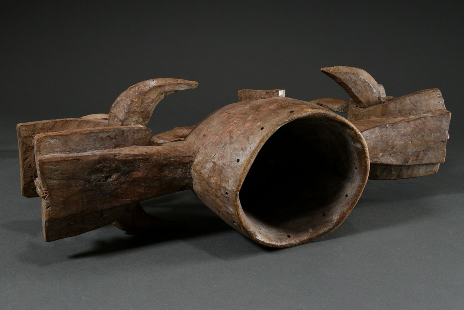 Zoomorphic African helmet mask "Kponyungo" (Firespitter) , carved wood with remains of old patina,  - Image 5 of 5