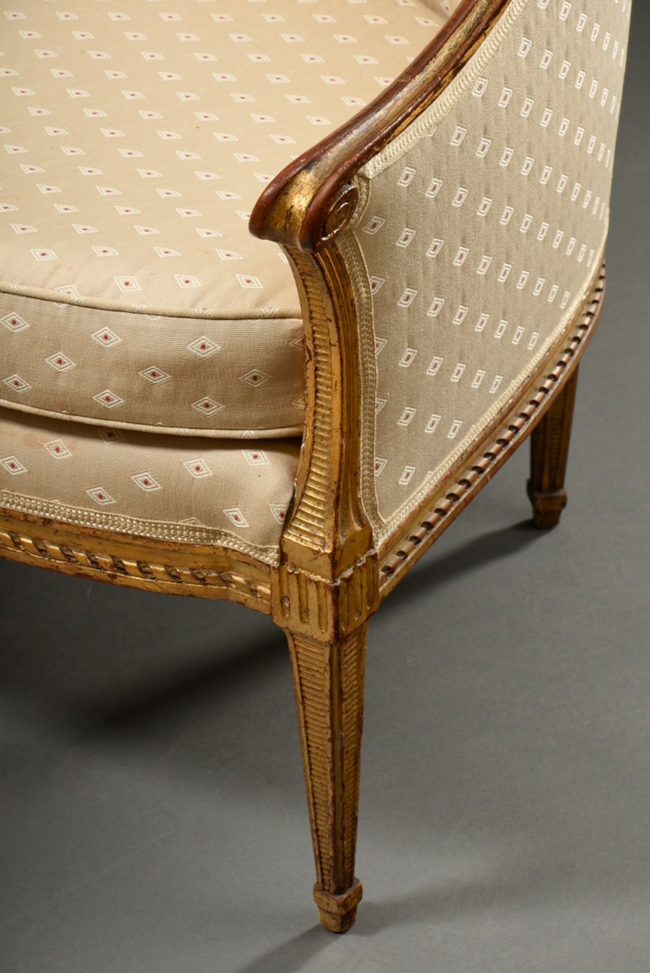 Kleines Louis XVI Sofa mit geschwungenem Gestell auf 5 Beinen, geschnitzte Bandprofile und Rillen i - Bild 3 aus 8