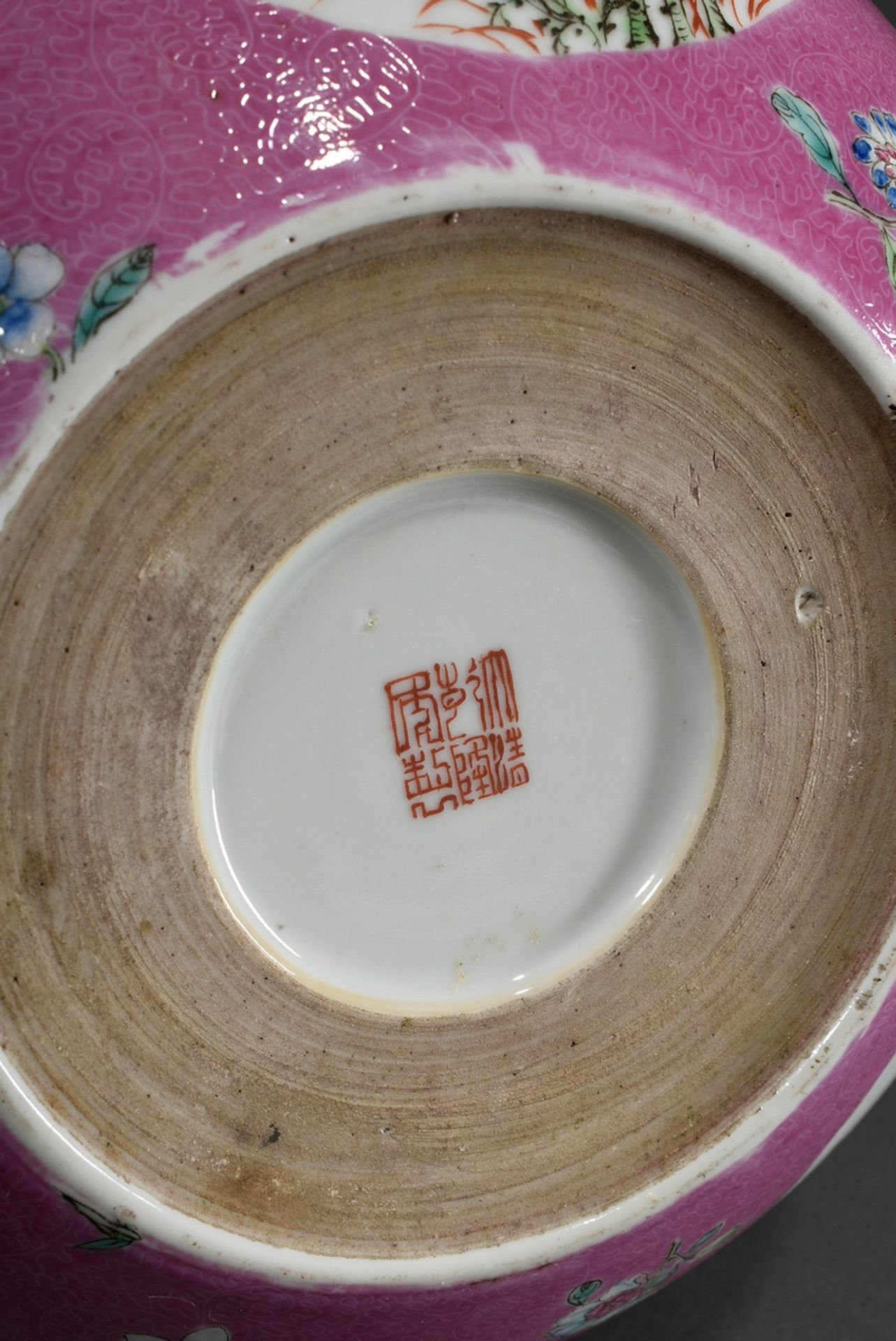 Chinese Famille Rose bowl with three round cartouches "Plants and Birds" on rosé sgraffito ground w - Image 7 of 7