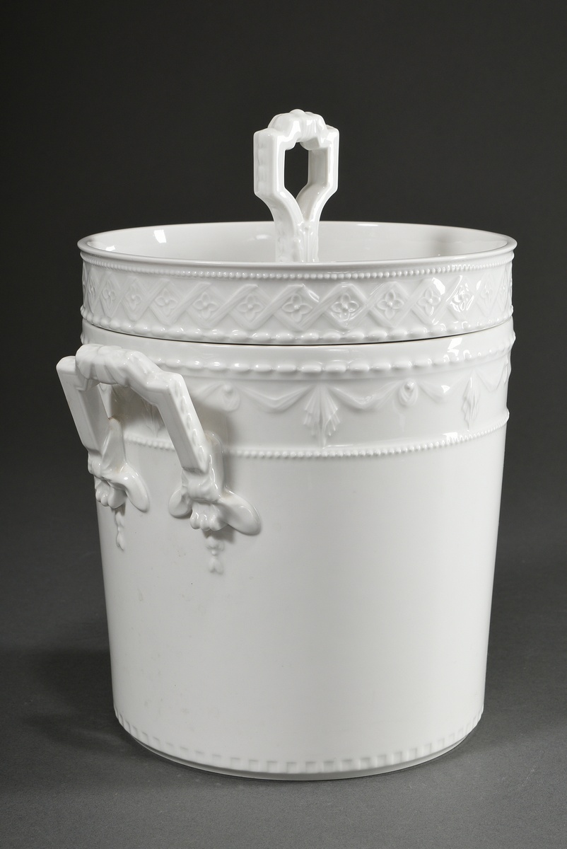 KPM "Kurland" ice cooler with lid, 20th c., h. 27.5cm, sanding stroke