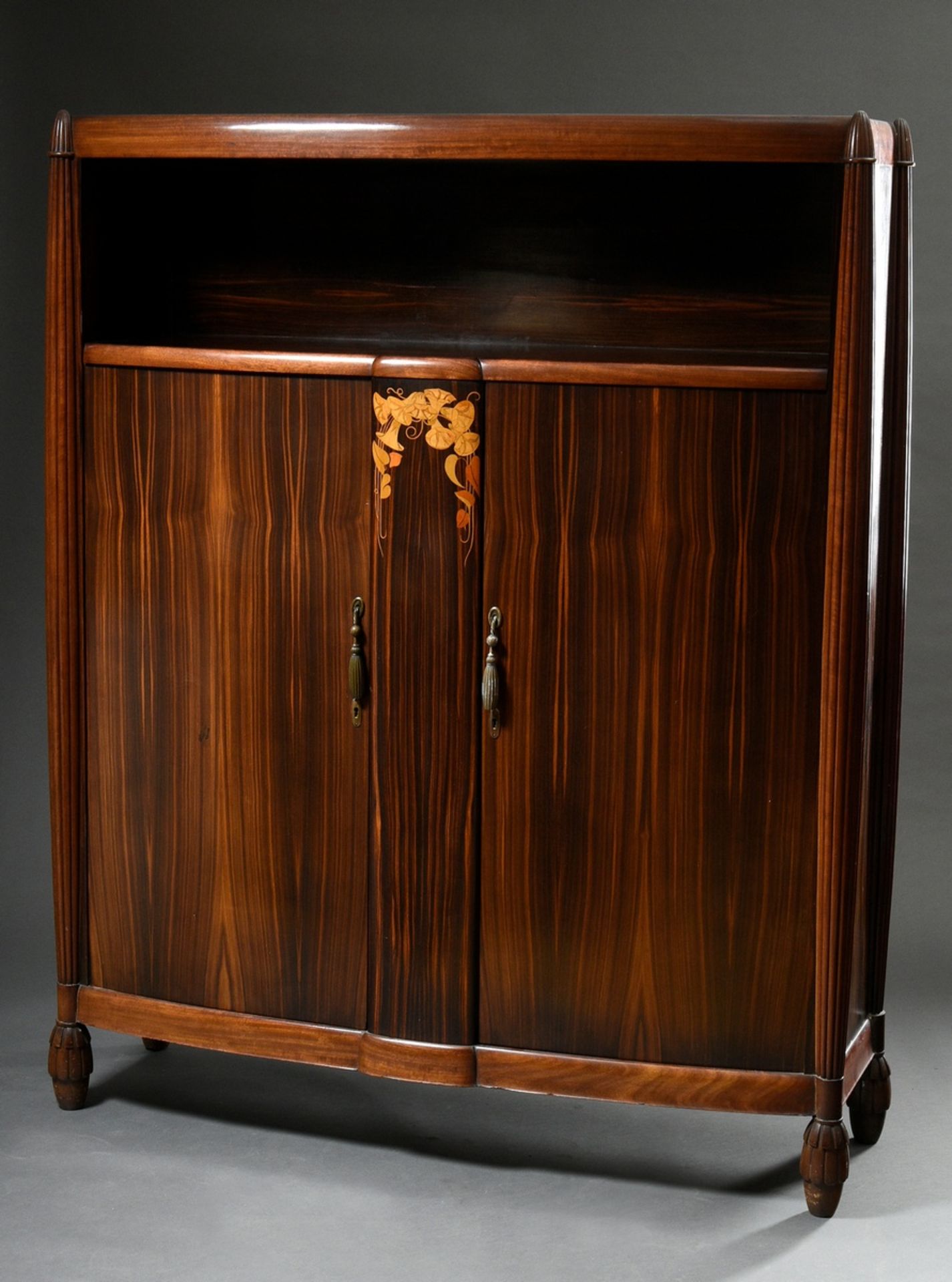 Art Deco cabinet in the style of Emile-Jacques Ruhlmann (1879-1933) with sparse inlay "winches" and