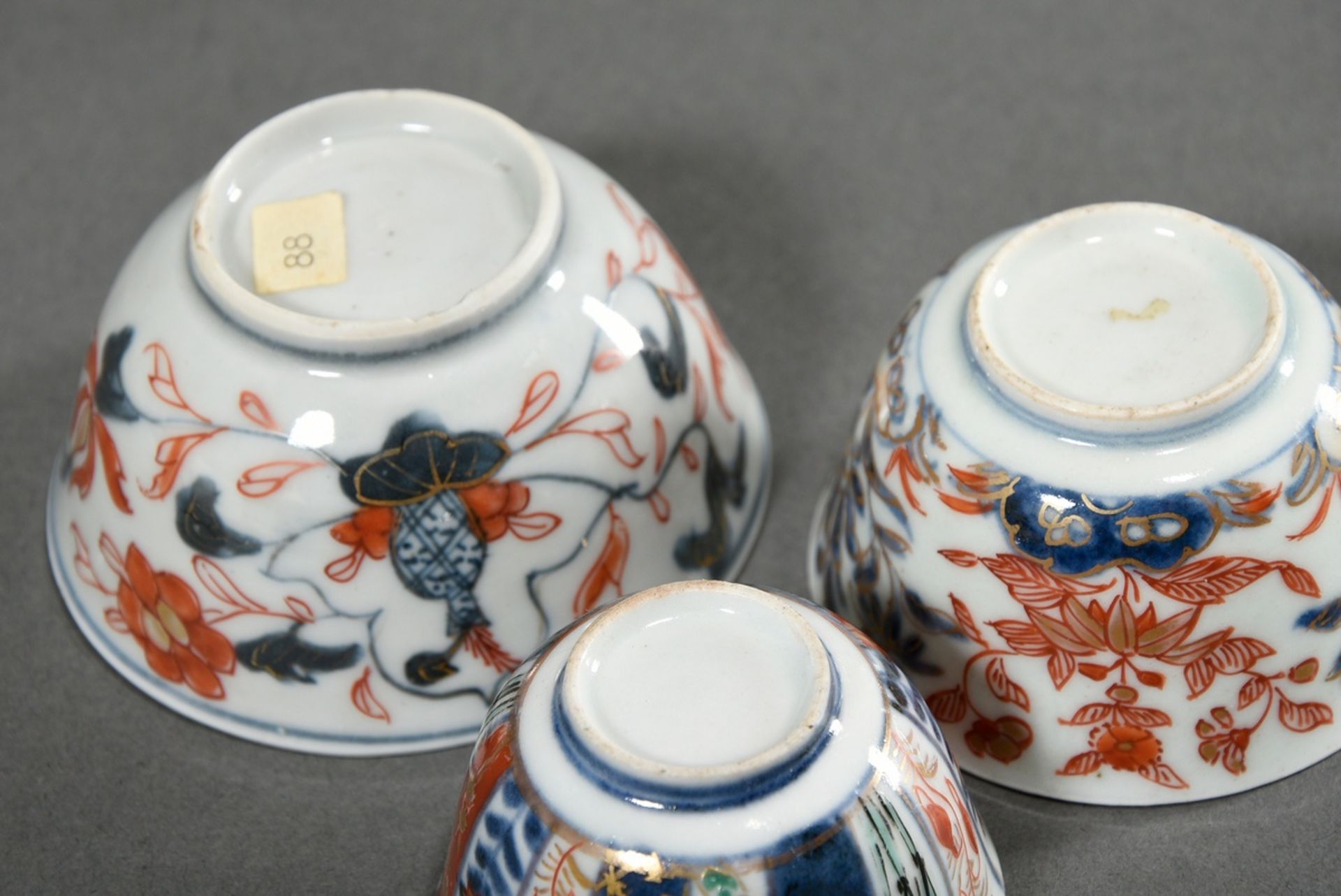 7 Various Japanese porcelains with Imari décor in underglaze blue, iron red and gold: 3 various sak - Image 5 of 8