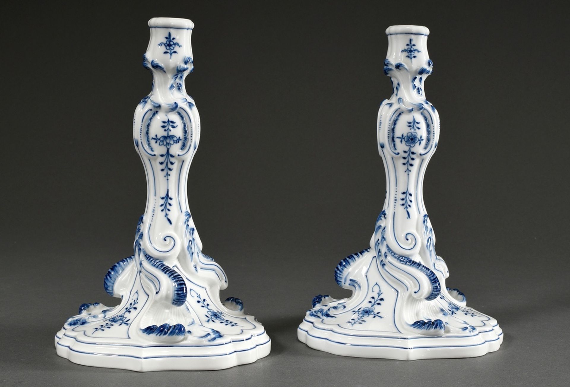 2 Meissen "Zwiebelmuster" Leuchter, blaue Schwertermarke nach 1950, Ritznummer 2618, Pressnummer 25