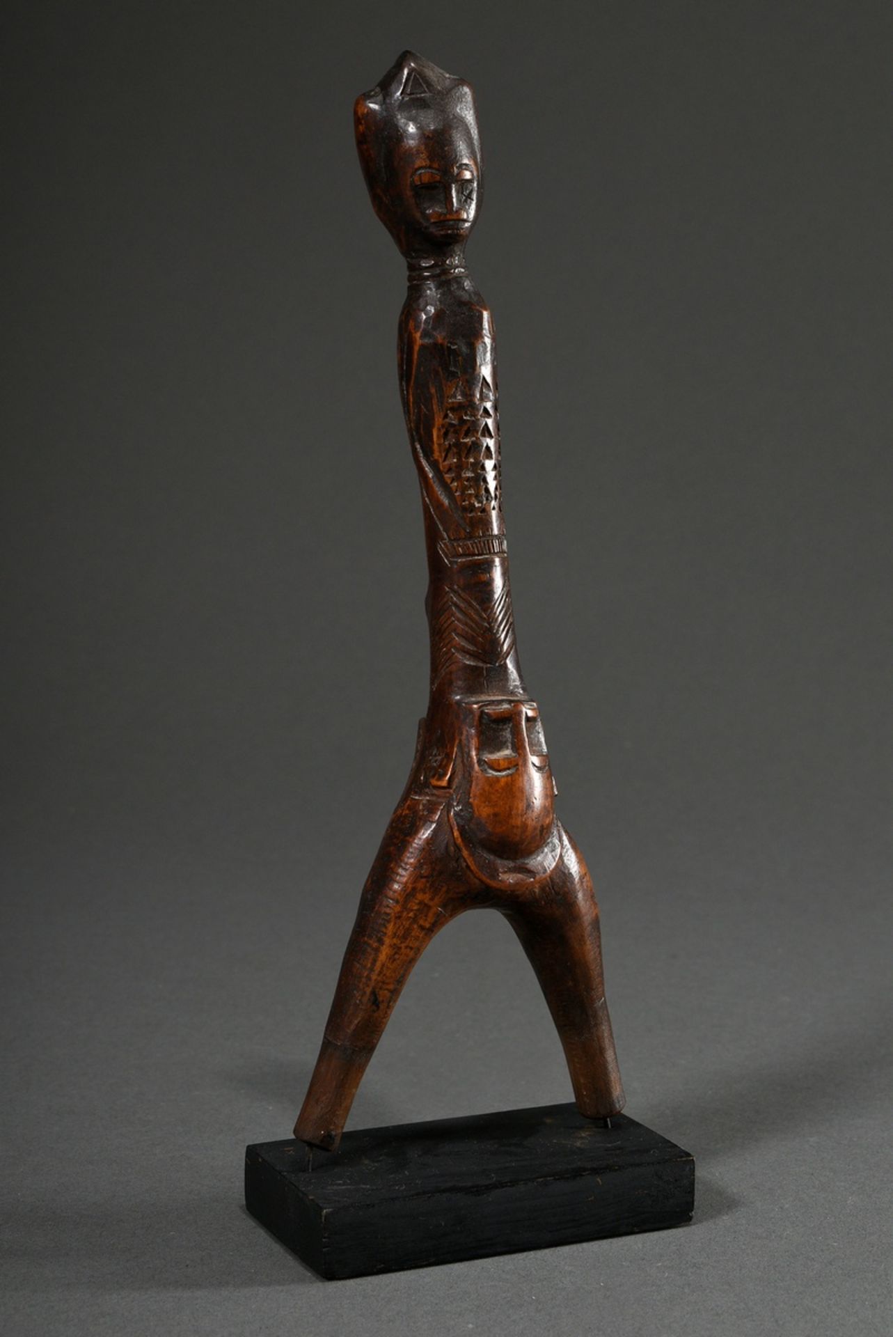 Large Baule slingshot "Male double figure with crocodile", finely carved dark wood, Ivory Coast, ba