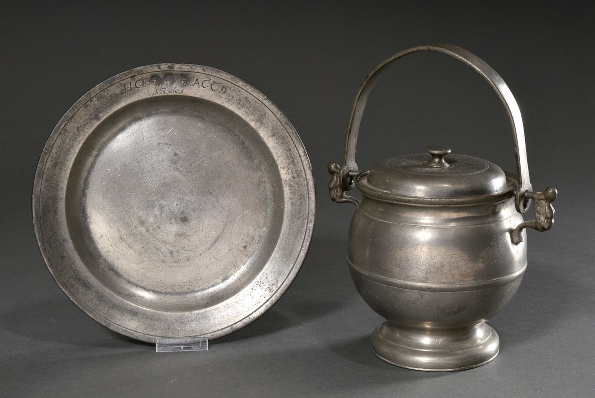 2 Various pieces of Lübeck pewter: Hangelpott with figurally shaped handles (food carrier), MZ: Cla