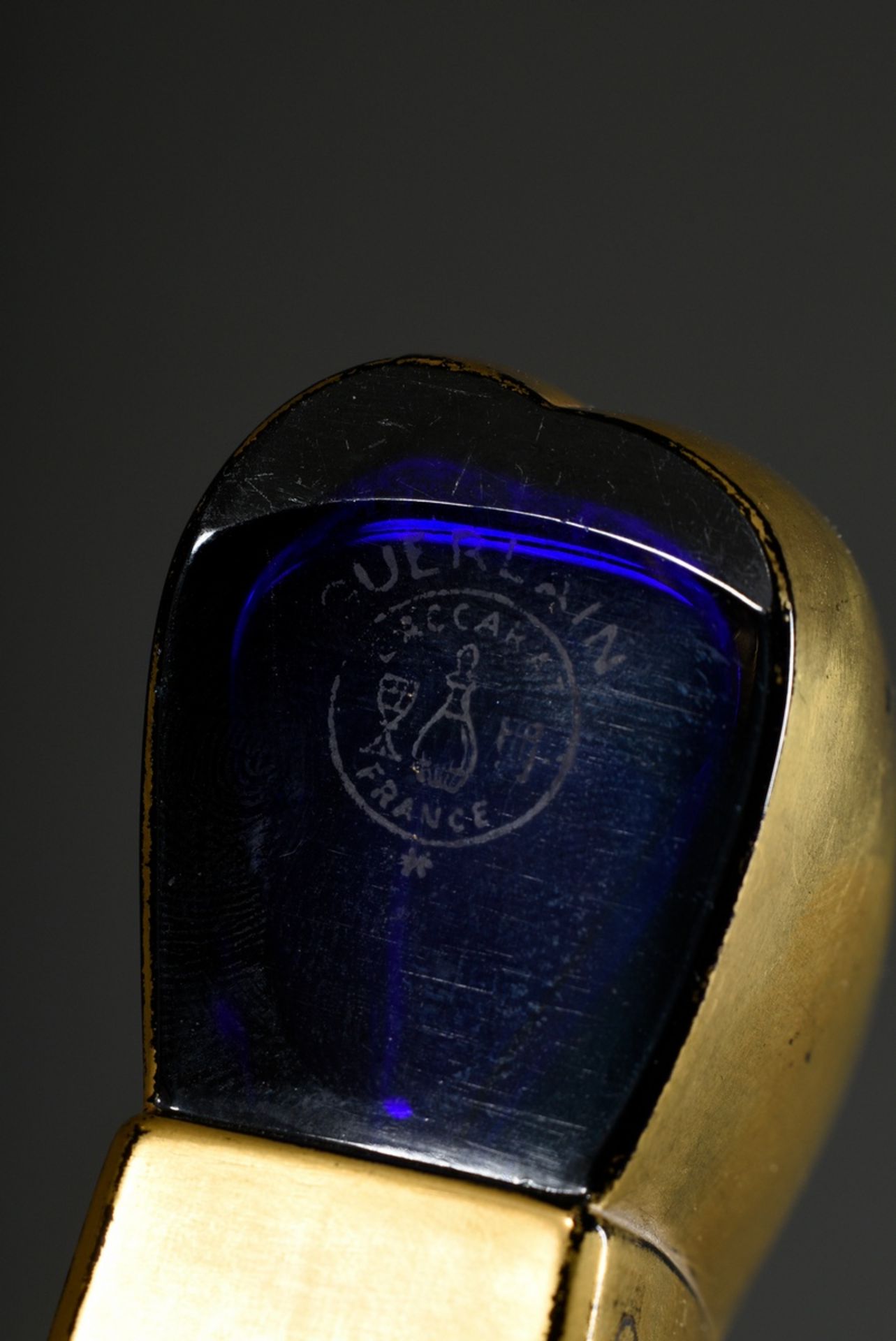 Guerlain flacon in loop form "Coque d'Or", blue glass partially gilded, marked, bottom with etched  - Image 4 of 4