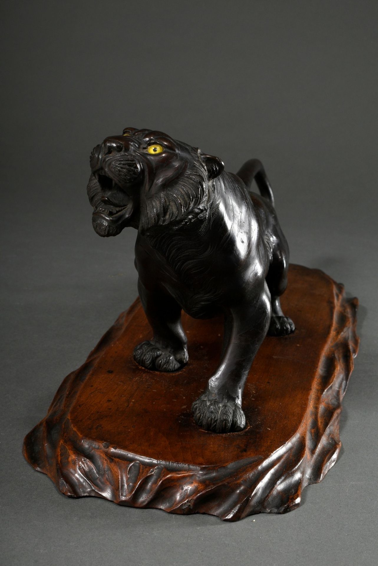 Genryusai Seiya "Roaring Tiger", bronze with yellow glass eyes on wooden base, on the belly signed: - Image 2 of 8