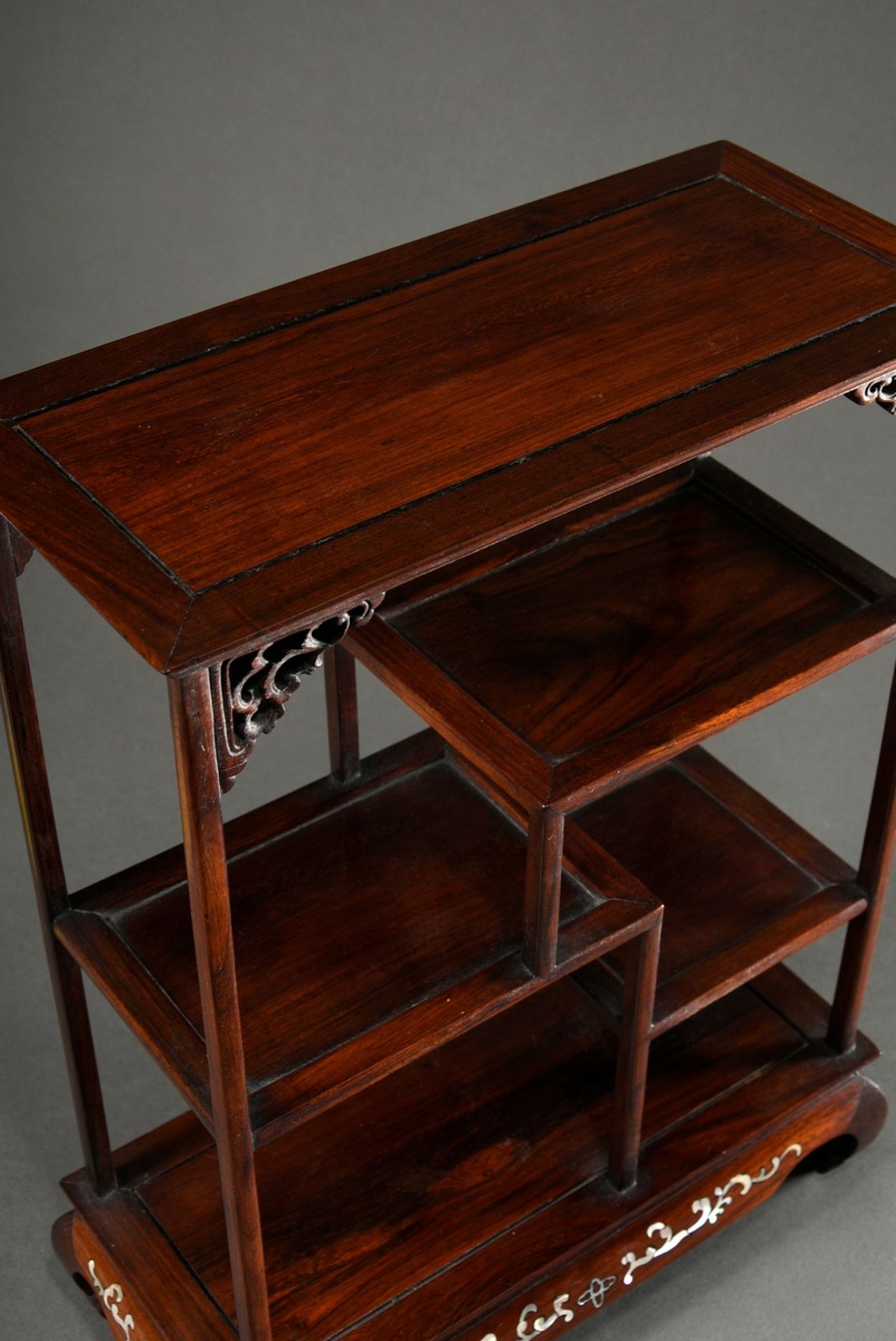 Small Chinese redwood stand with shelves in different heights and mother-of-pearl inlaid, 50x37x18c - Image 3 of 4