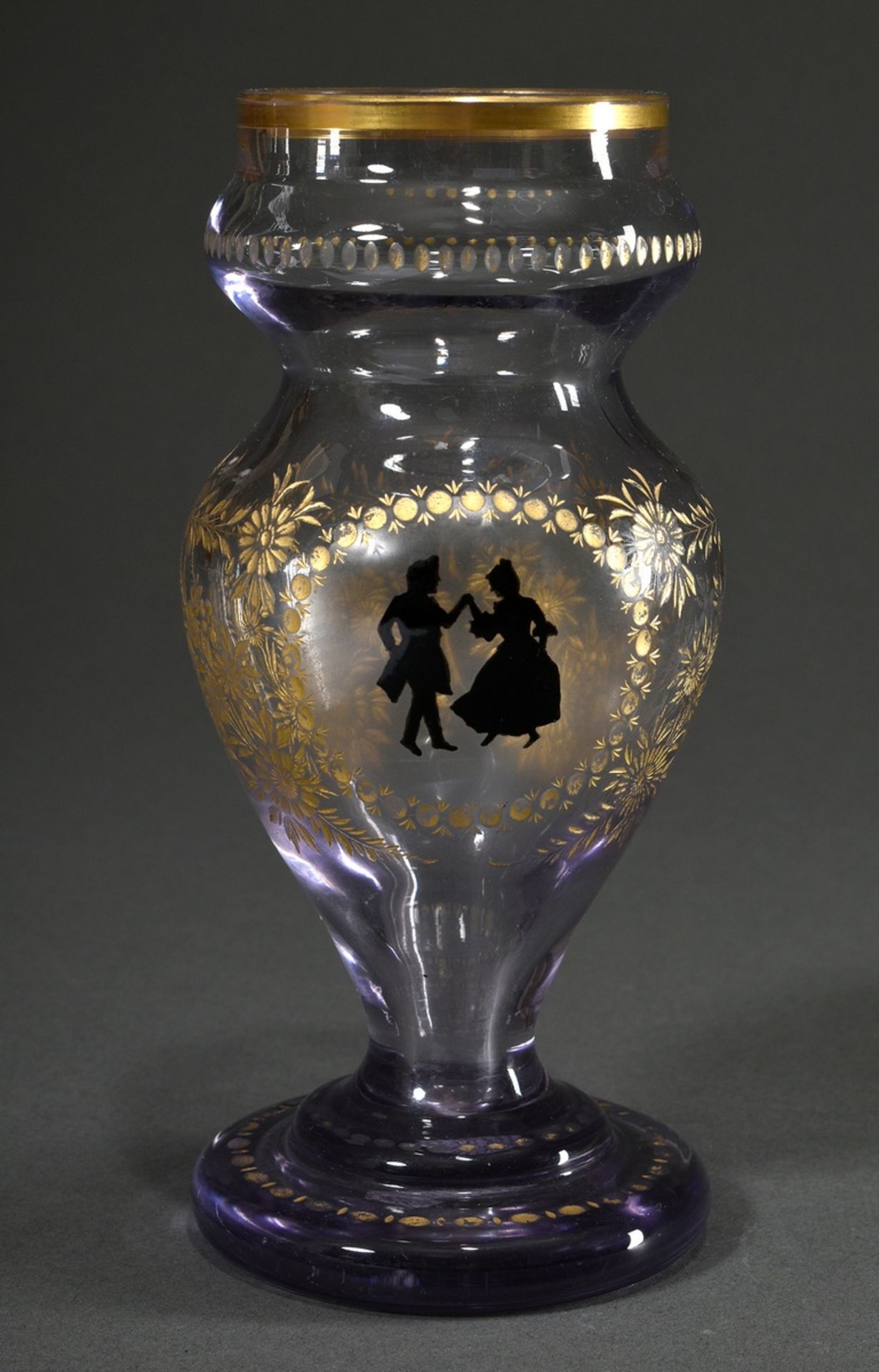 Zartviolette Glas Balustervase mit vergoldetem floralem Schliffdekor und Schwarzlotmalerei Silhouet - Bild 2 aus 6