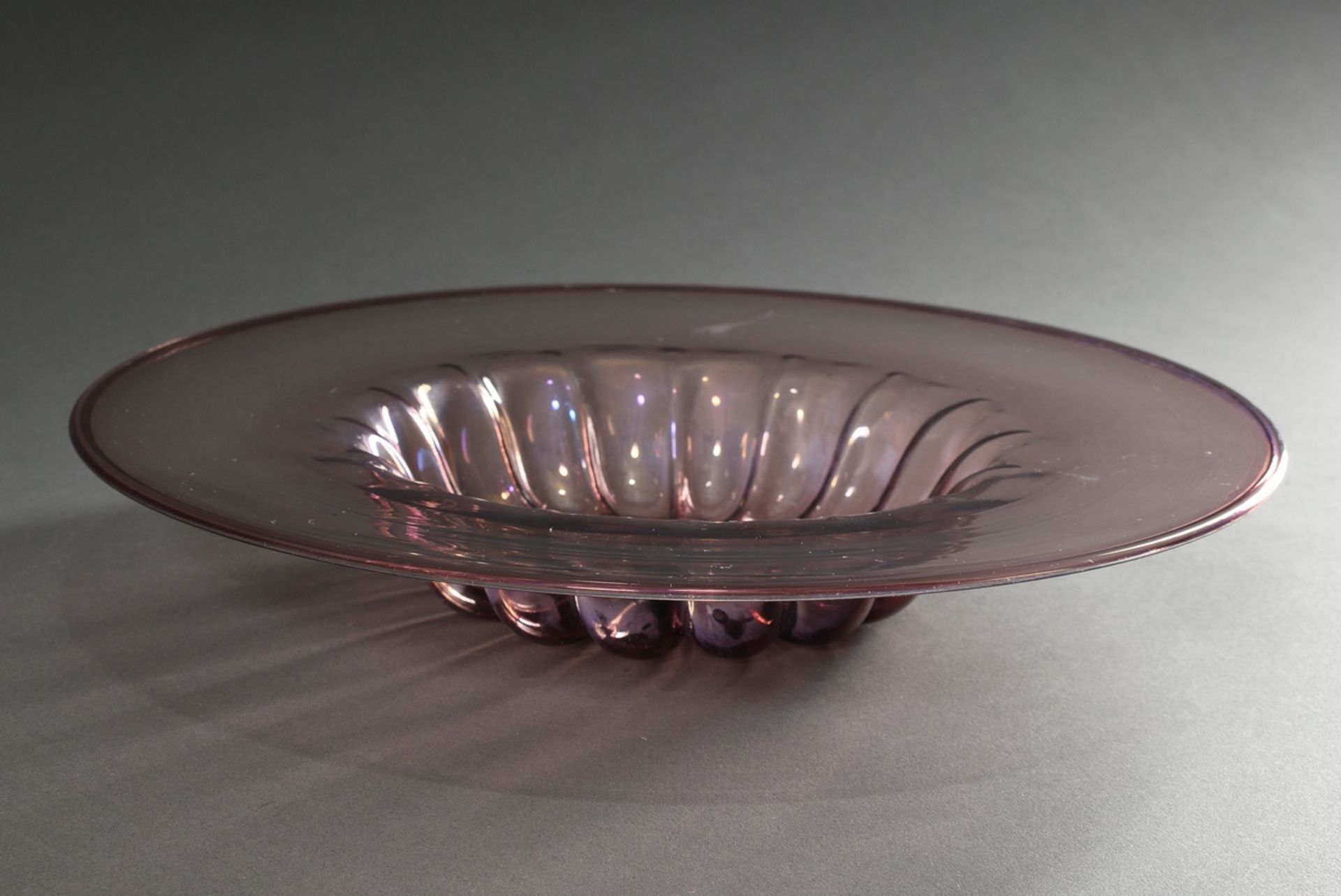 "Soffiato" bowl in the shape of a shallow plate with a deepened, ribbed mirror and a broad flag wit - Image 2 of 3