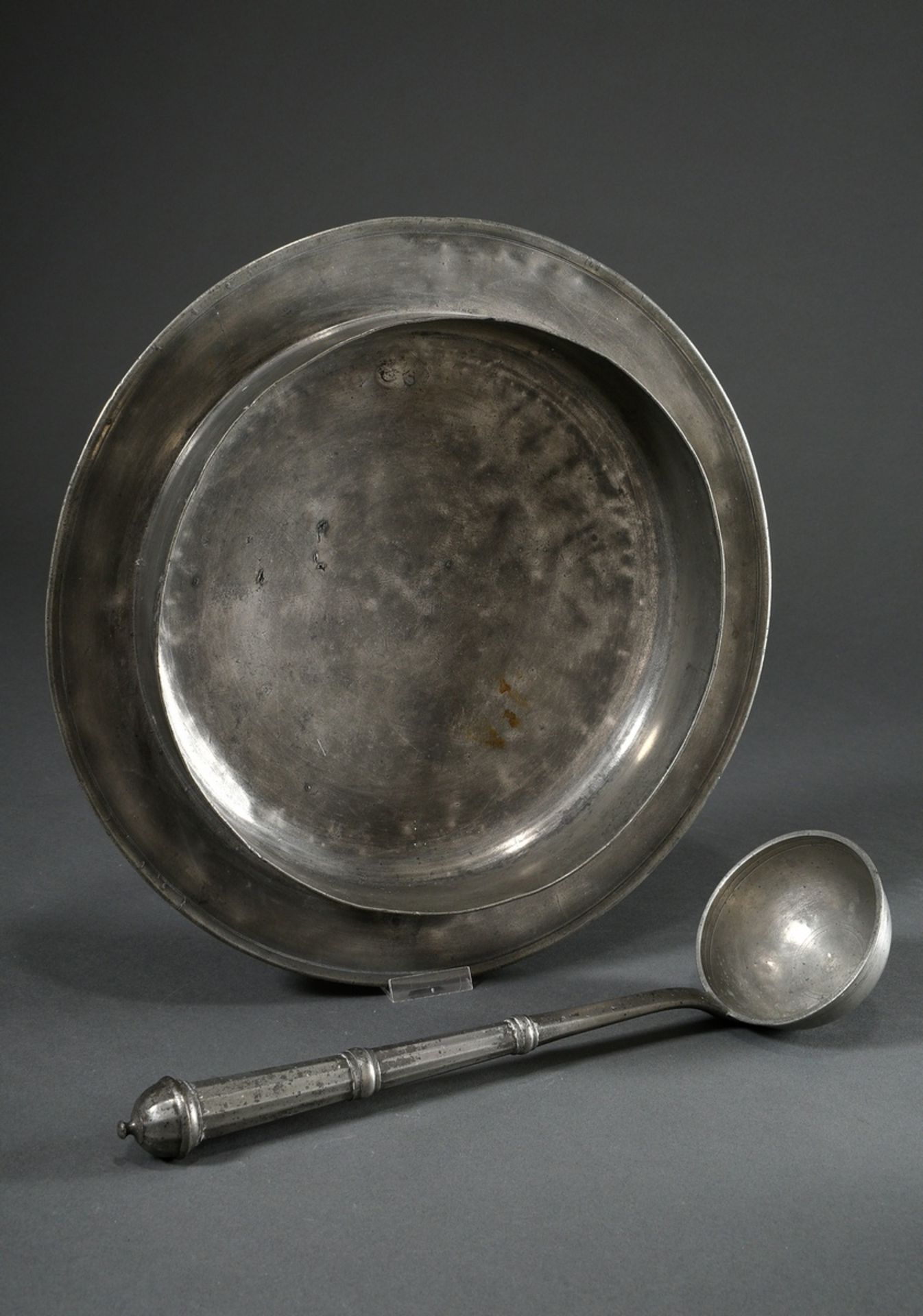 Large Lübeck pewter plate with a striped rim (Ø 36cm), on the reverse with engraved owner's mark "J