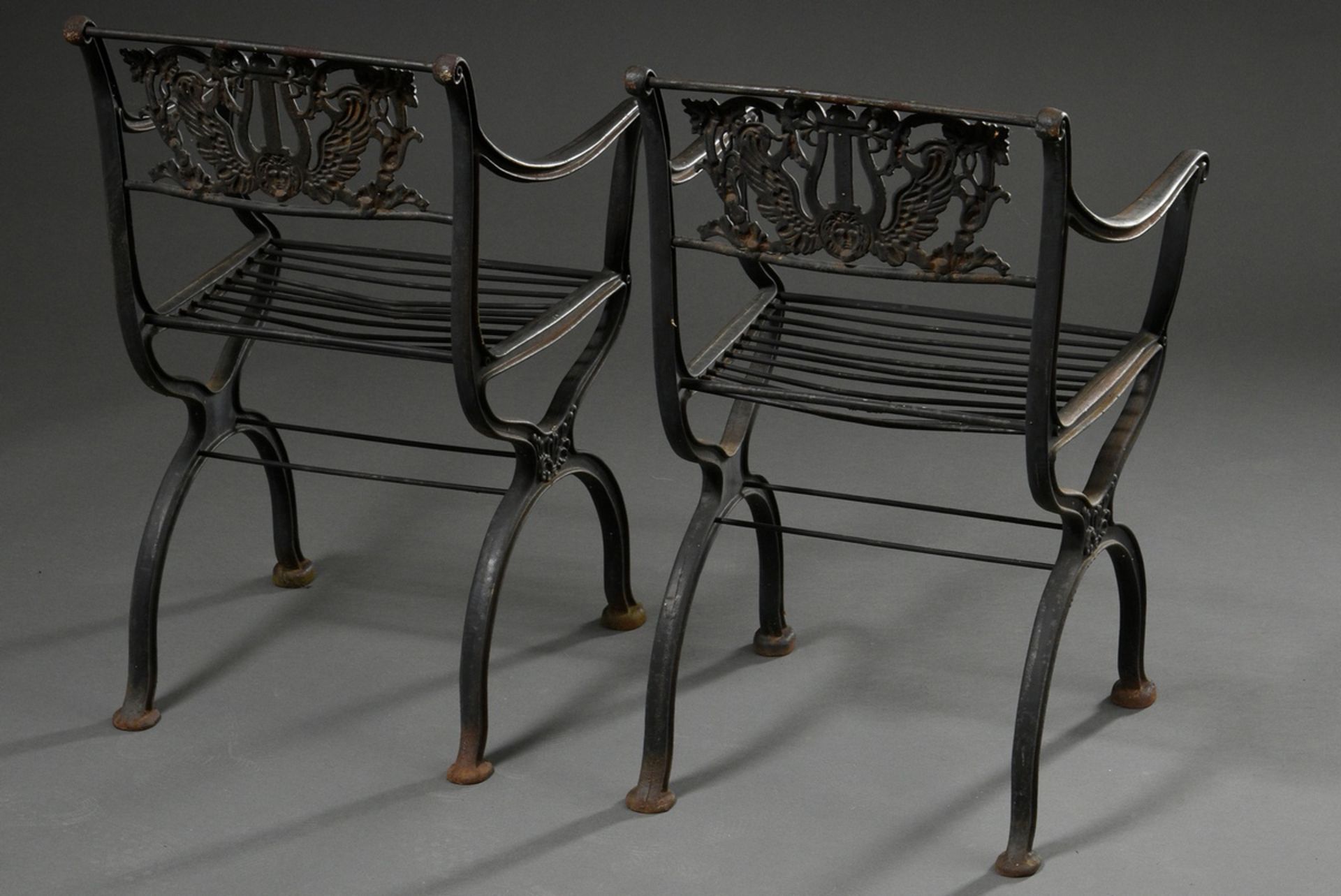 2 Classicist garden chairs with simple cheek frame and backrest "Geflügelte Lyra mit Medusenhaupt u - Image 4 of 4