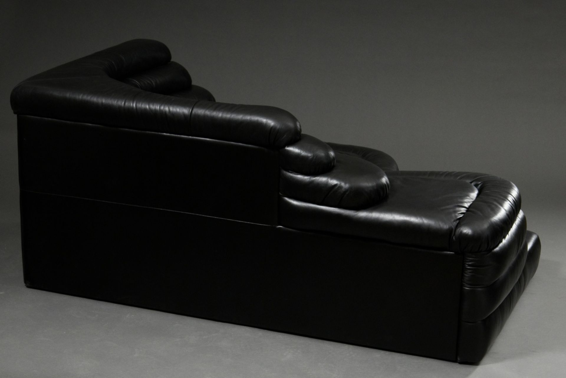 DeSede "DS 1025" Terrazza sofa in black leather, designed by Ubald Klug (1932-2018) circa 1973, 38/ - Image 4 of 4