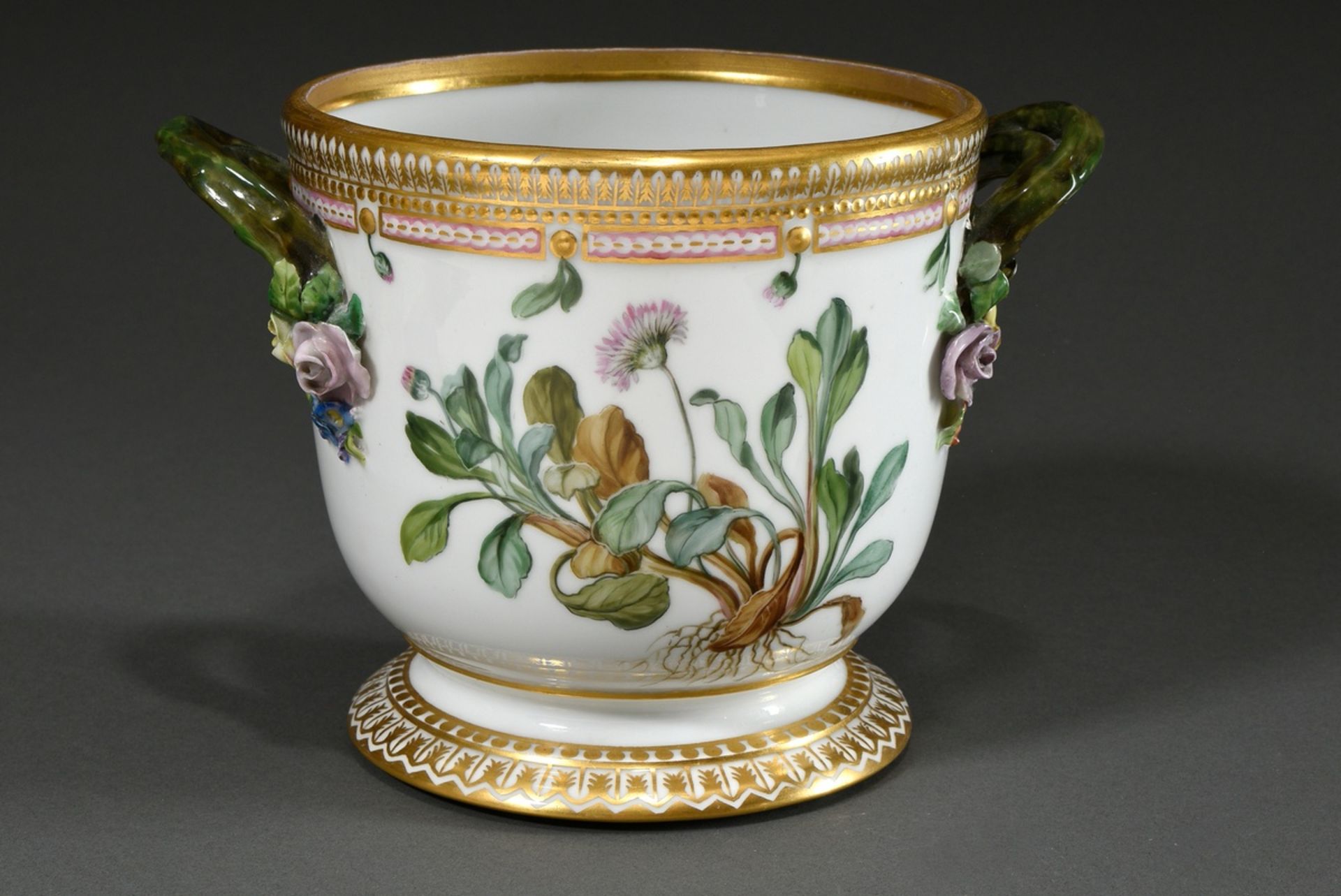 2 Royal Copenhagen "Flora Danica" Übertöpfe mit umlaufender polychromer Bemalung, Asthenkeln, plast - Bild 3 aus 11