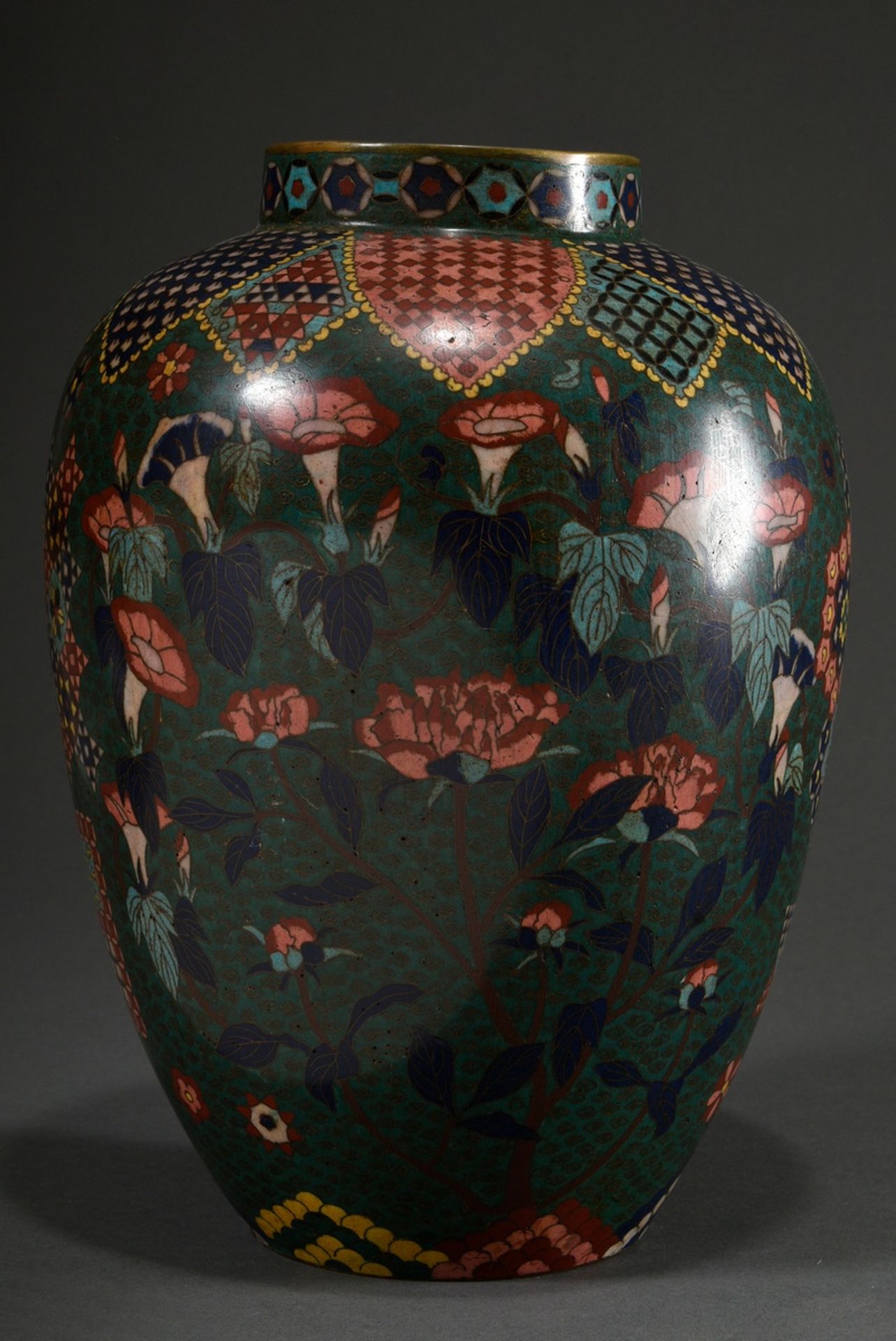 Large cloisonné shoulder vase with floral and geometric decoration in dark shades on a dark green b - Image 3 of 7