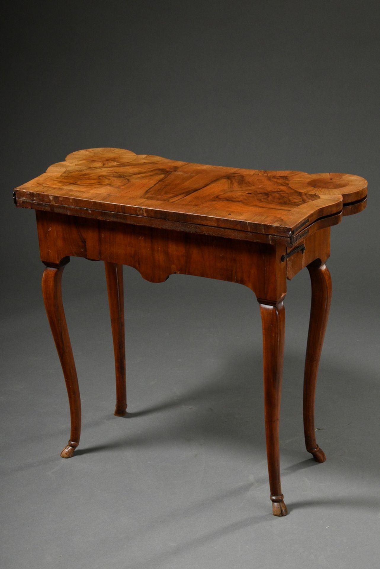 Baroque console with candlestick and jetons recesses, 18th century, walnut veneered on softwood, 75 - Image 10 of 10