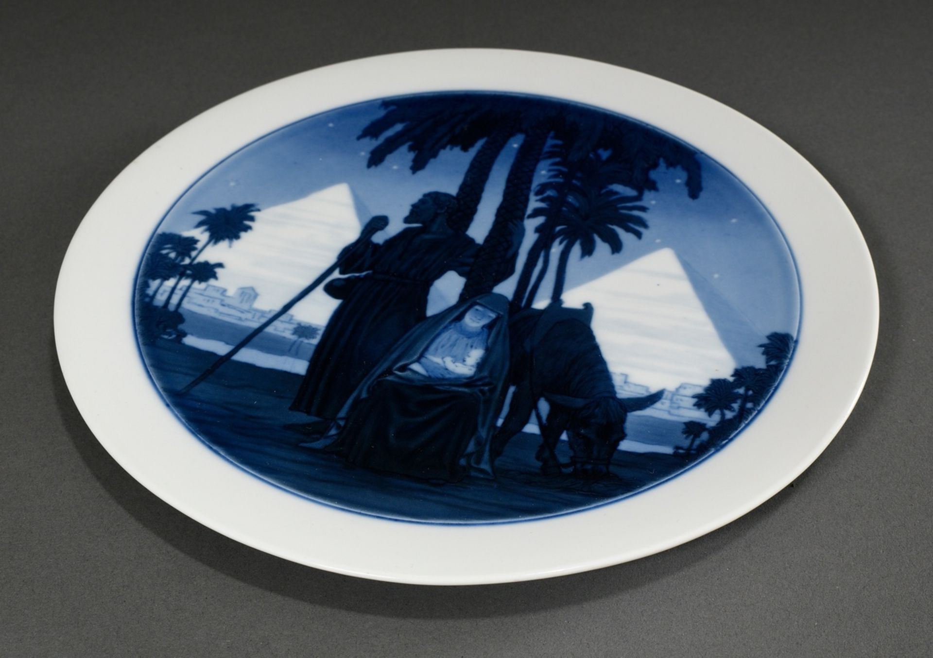 Rare Meissen wall plate "Resting on the Flight to Egypt", Christmas plate with underglaze blue depi - Image 2 of 5