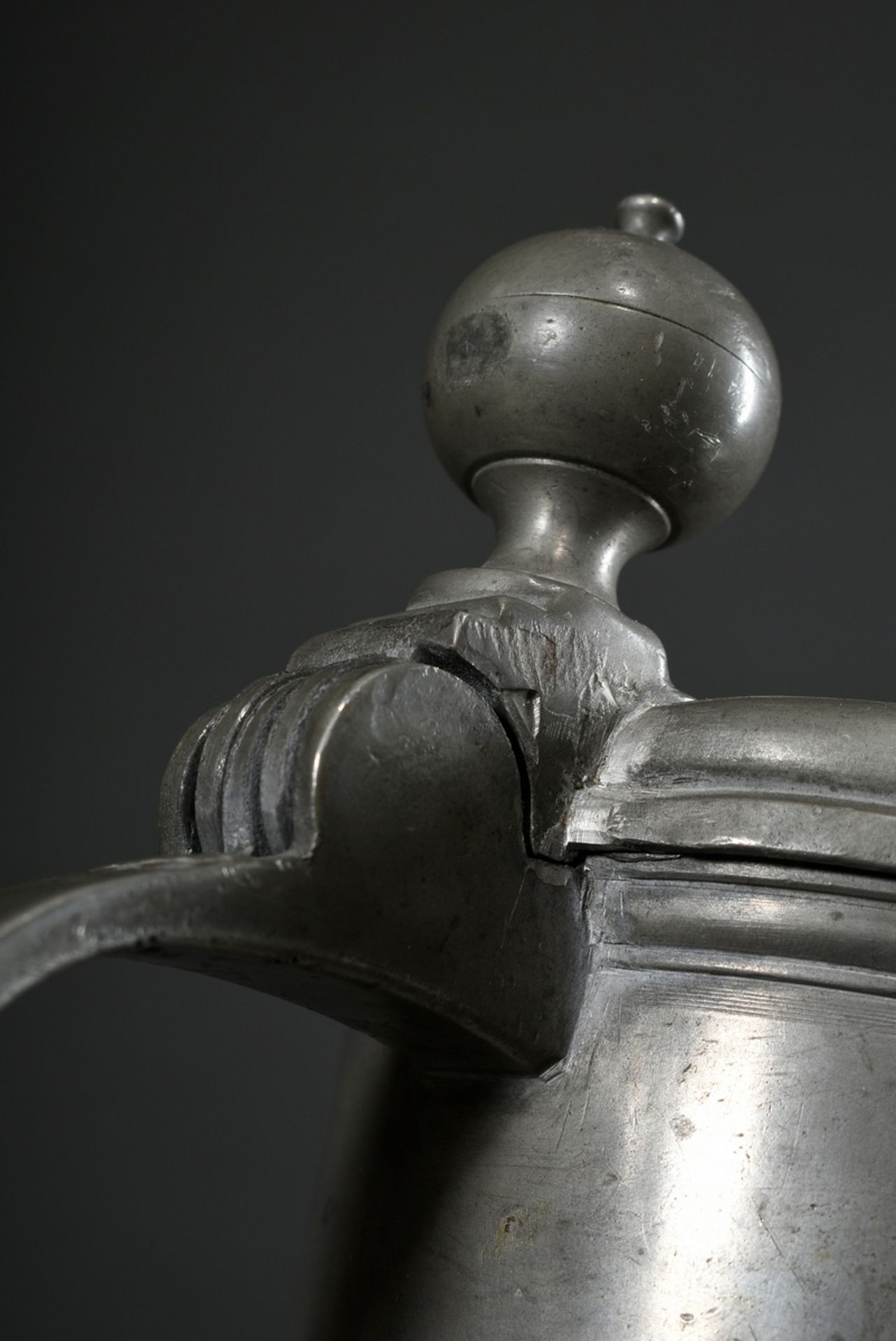 Tall pewter lidded tankard with floral engraved decoration and owner's inscription "Asmus Hinrich M - Image 4 of 8