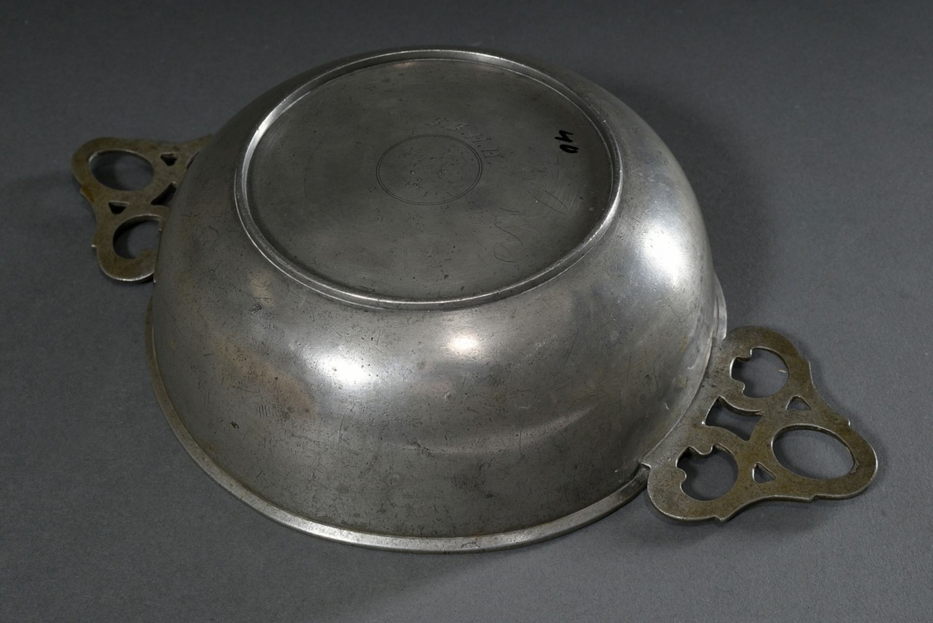North German pewter ear bowl or maternity bowl with symmetrical openwork handles, on the bottom eng - Image 2 of 6