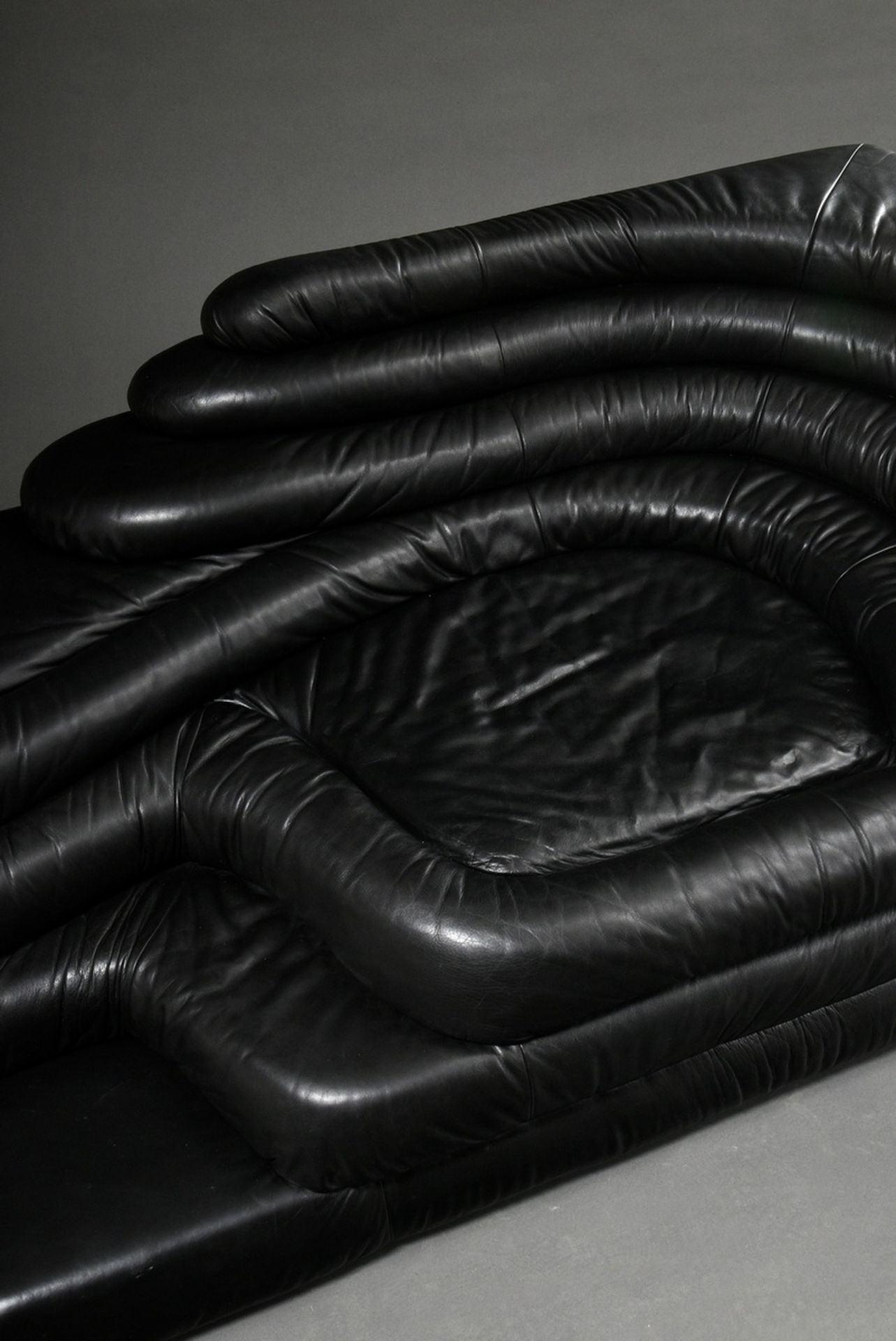 DeSede "DS 1025" Terrazza sofa in black leather, designed by Ubald Klug (1932-2018) circa 1973, 38/ - Image 3 of 4